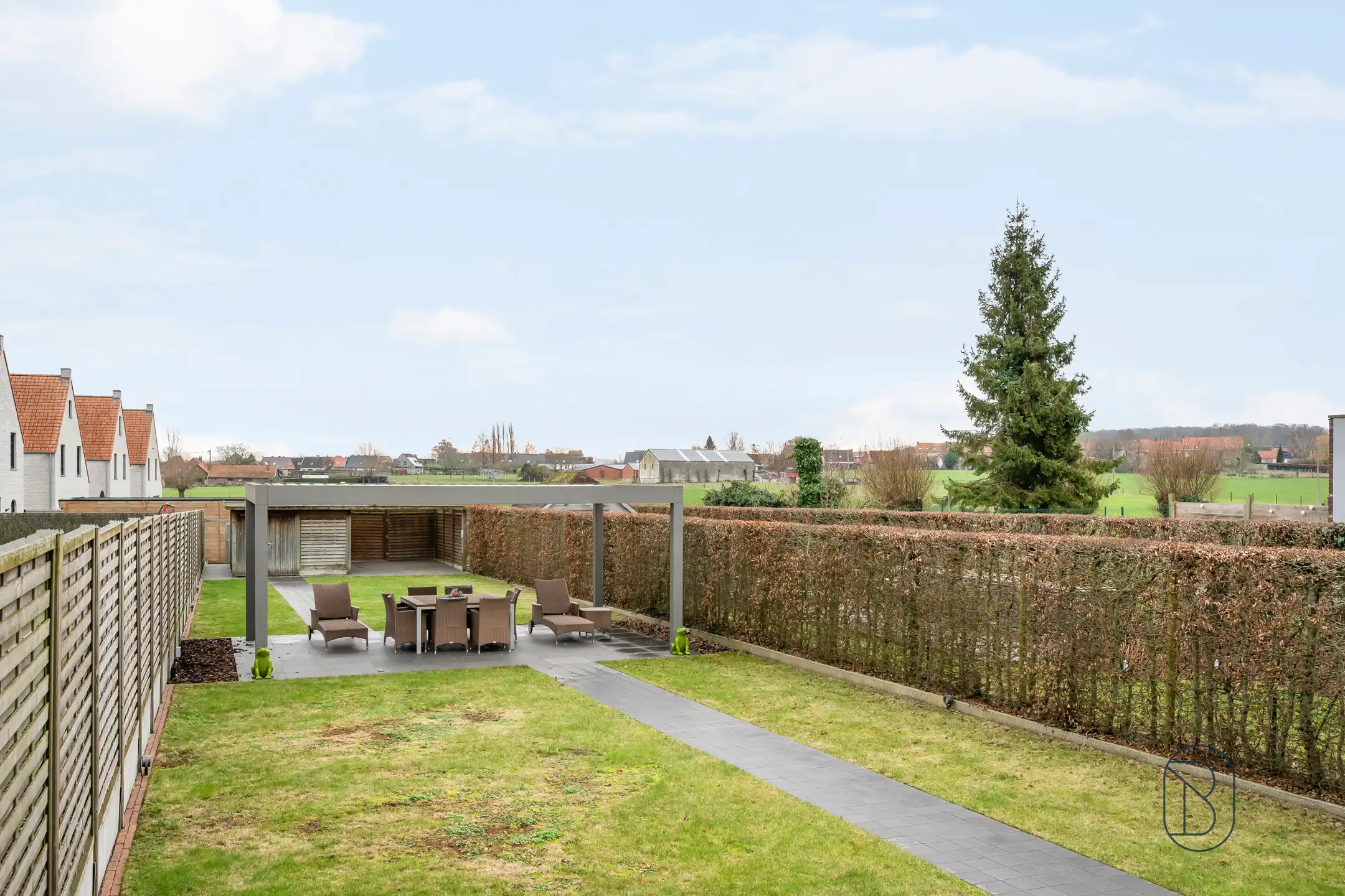 Topgelegen handelspand met woonst foto 28