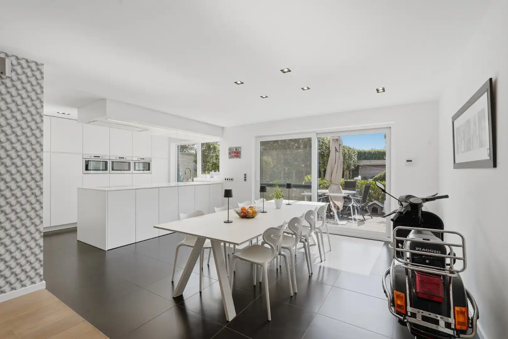 Moderne halfopen bebouwing met zonnige tuin en hoogwaardige afwerking foto 4