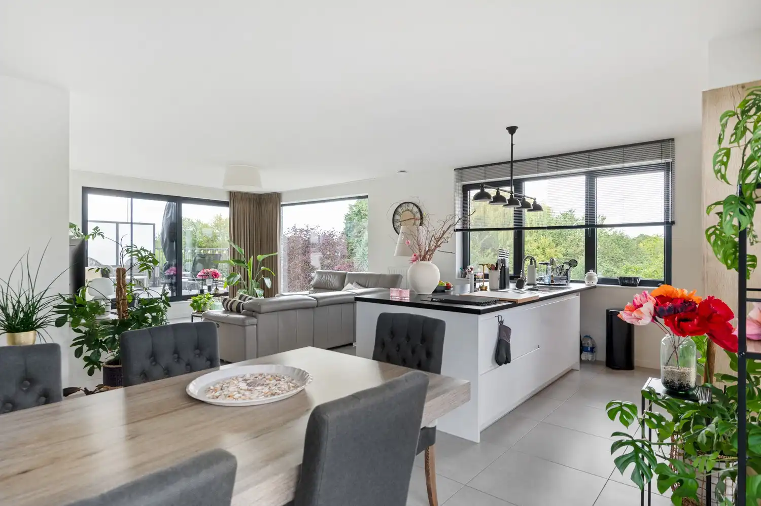 Dakappartement met 4 slaapkamers en 2 terrassen! foto 7