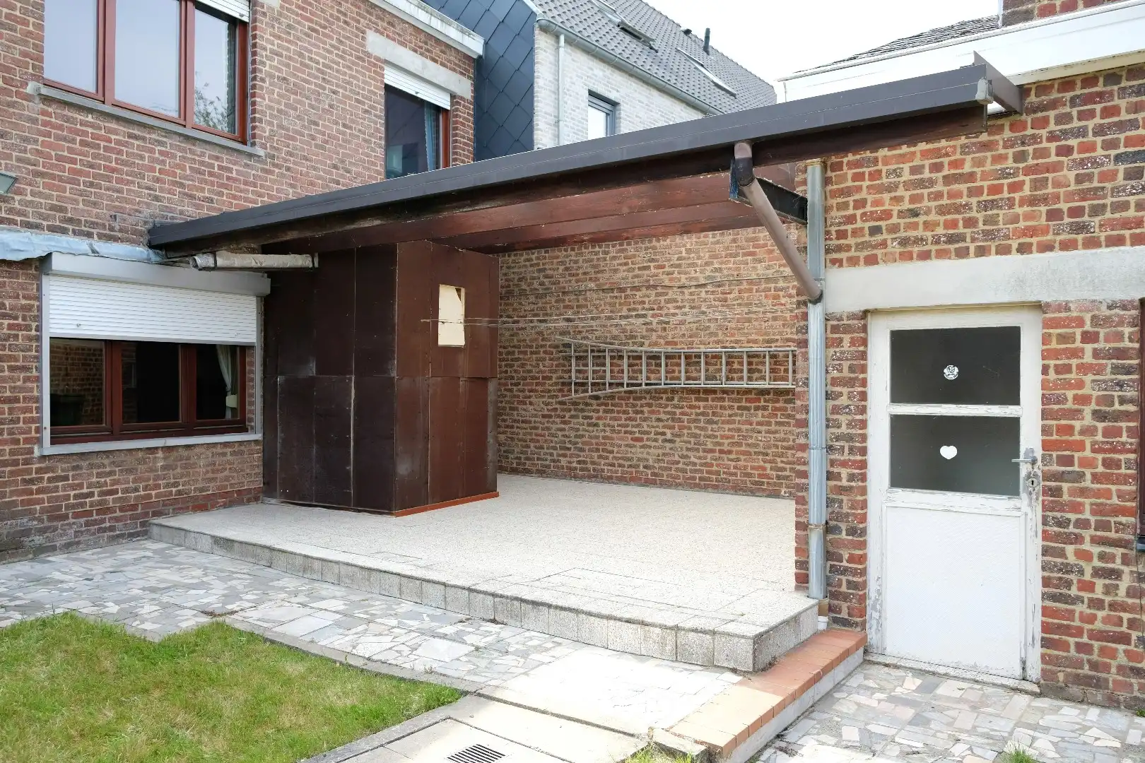 Ruime woning met garage, bijgebouwen en tuin en veel potentieel voor extra slaapkamers foto 25