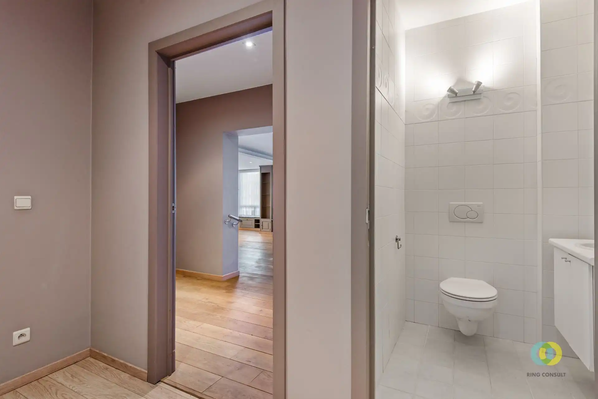 Zeer ruim appartement met groot terras foto 7