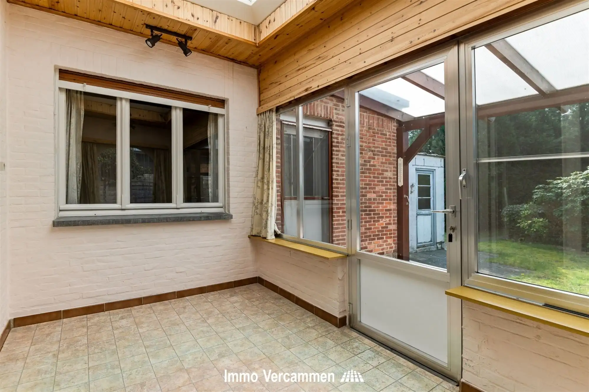 Te renoveren gezinswoning, uiterst gunstig gelegen te Sint-Katelijne-Waver foto 7