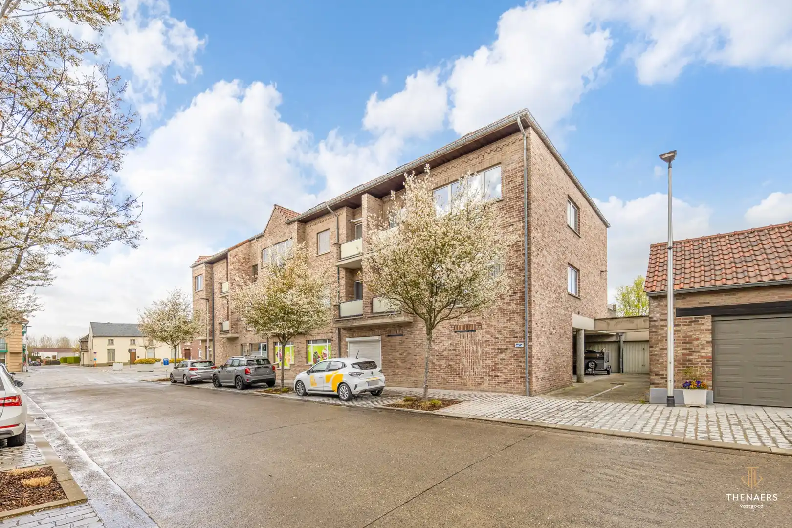 Rustig gelegen appartement met 2 slaapkamers en 2 terrassen nabij het dorpsplein van Brustem. foto 2