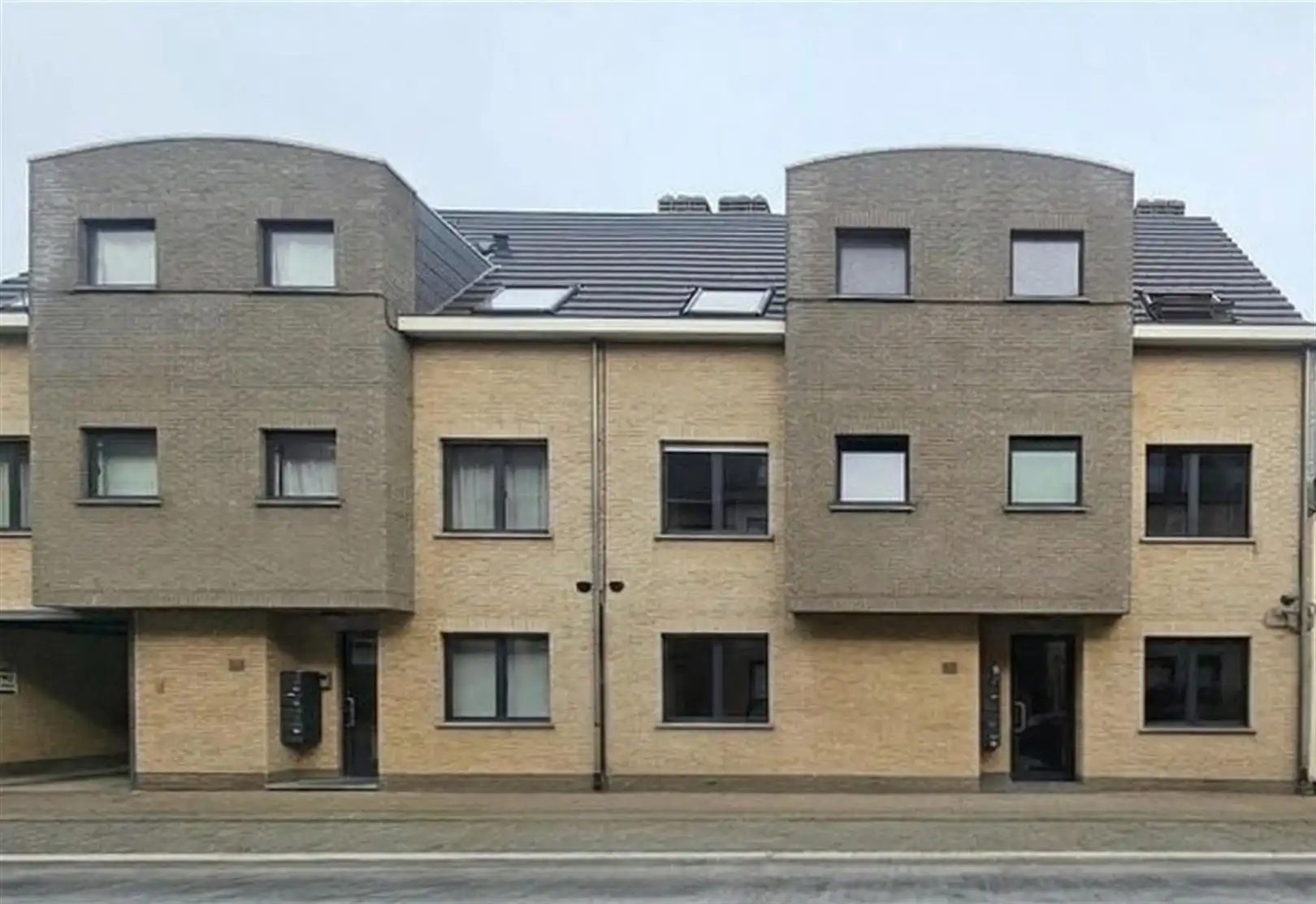 Gelijkvloersappartement met 1 slpks, tuin en garage. foto {{pictureIndex}}