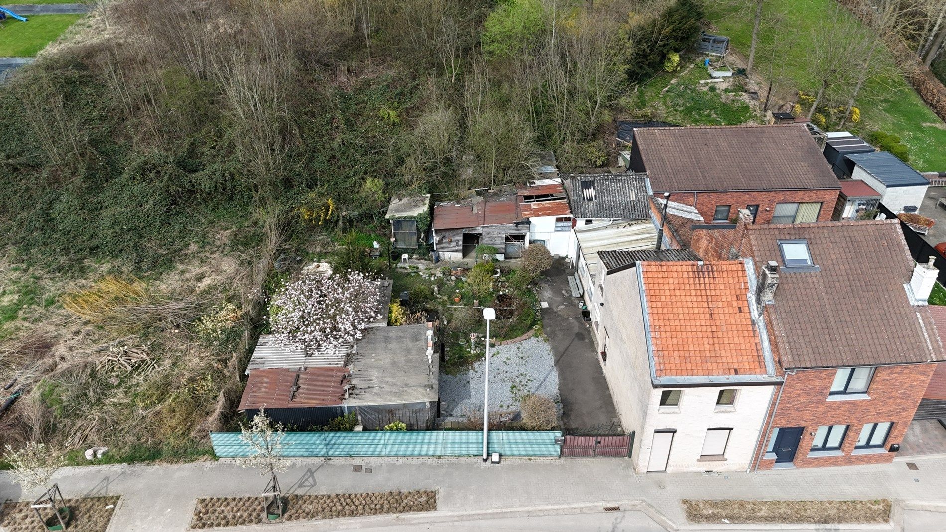 Ruim perceel bouwgrond foto 2