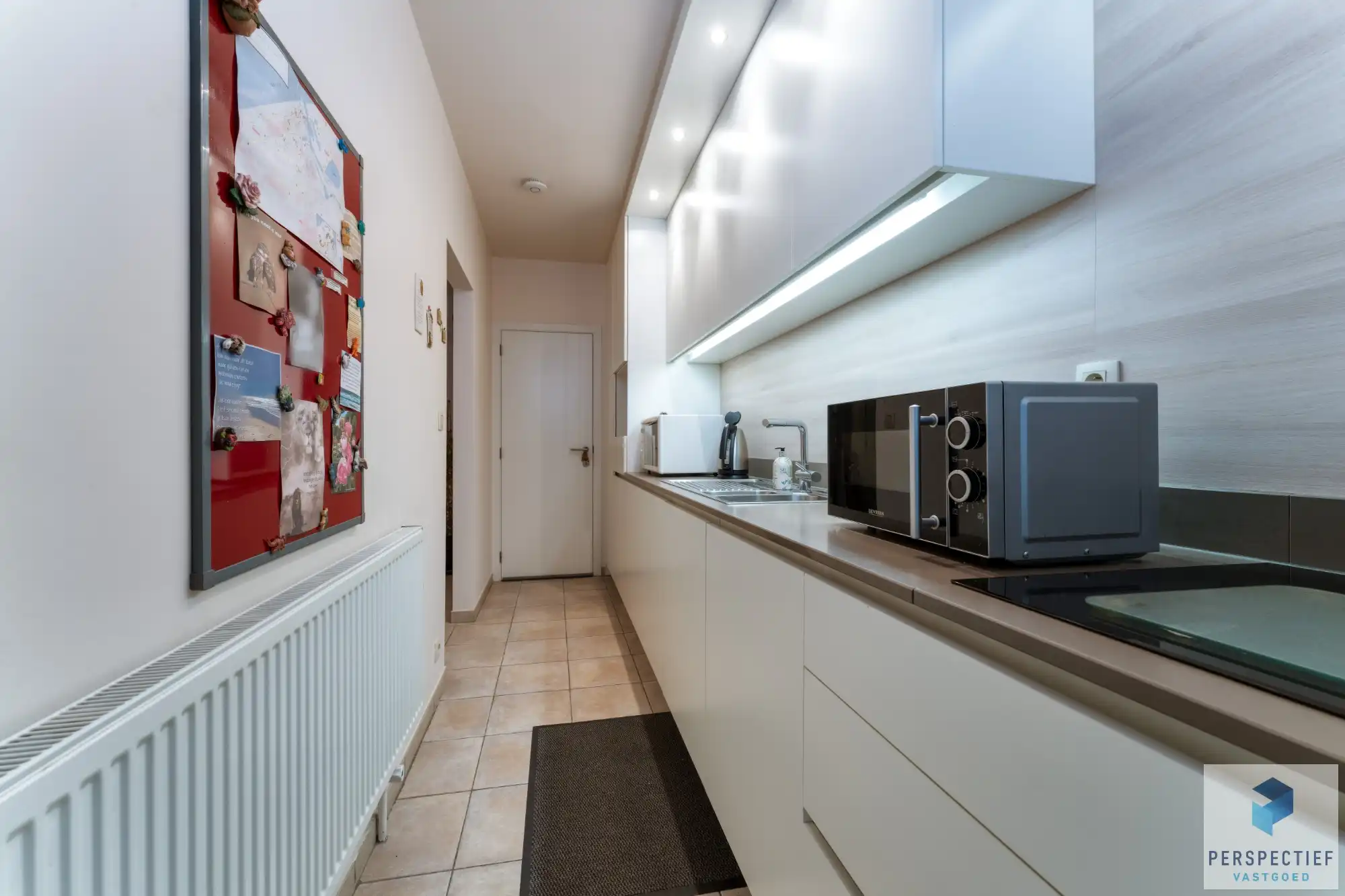 Goed gelegen ruim vernieuwd 2 slaapkamer appartement met grote berging en autostaanplaats foto 8