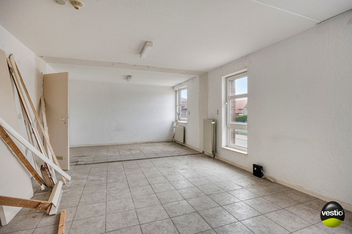 COMPLEX BESTAANDE UIT 14 TE RENOVEREN STUDIO'S MET UITBREIDINGSMOGELIJKHEDEN TE VELDWEZELT. foto 7
