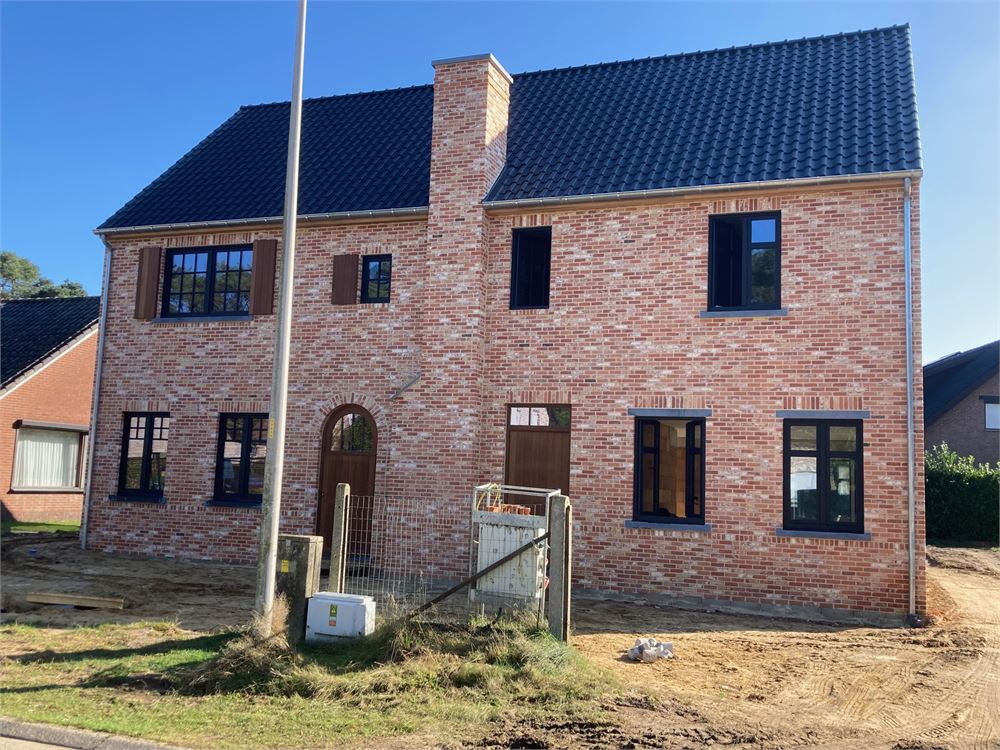 2 charmante herenwoningen op percelen van ca 3are foto {{pictureIndex}}