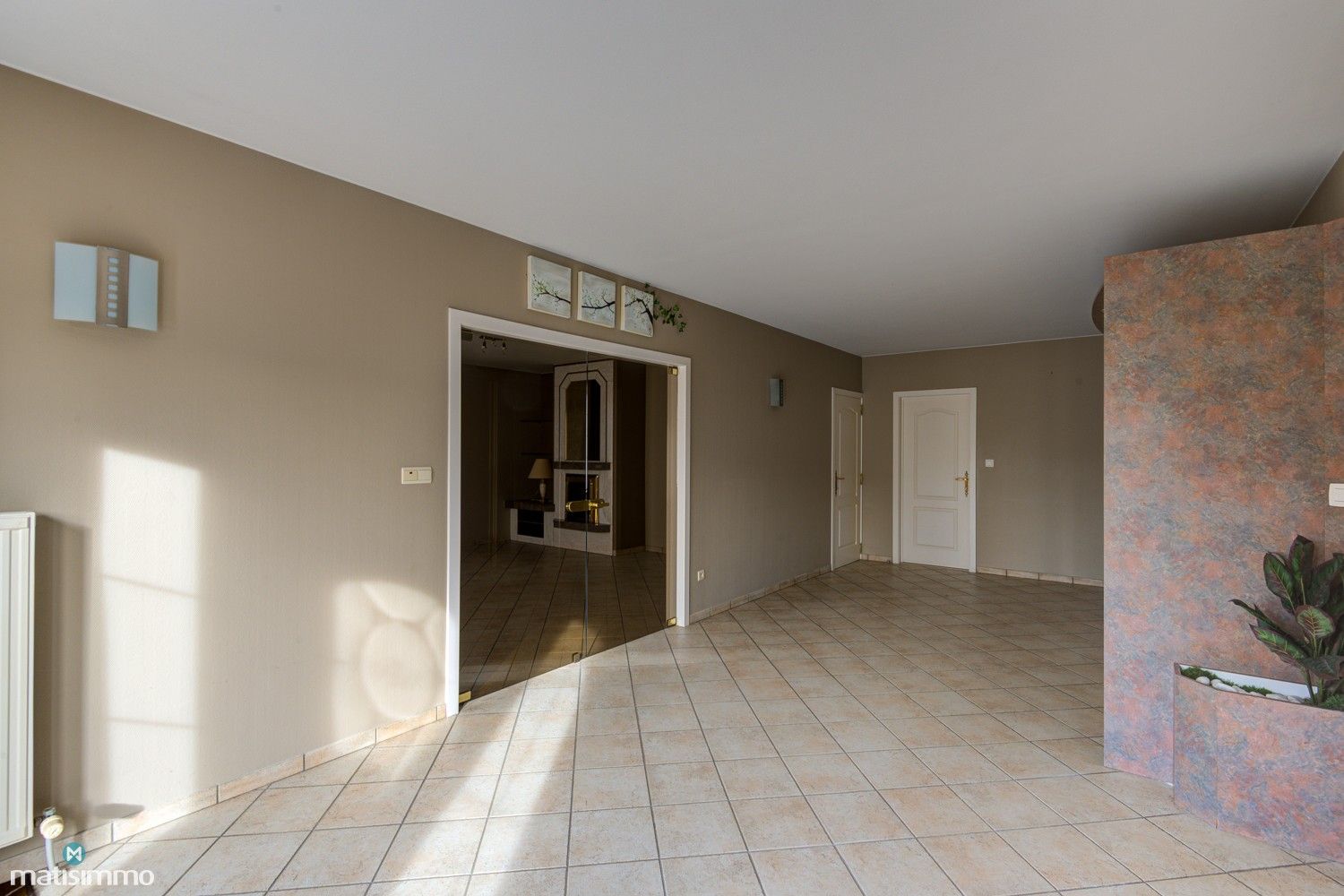 UITZONDERLIJK RUIME WONING MET 5 SLAAPKAMERS EN ONDERHOUDSVRIENDELIJKE TUIN TE MOPERTINGEN foto 3