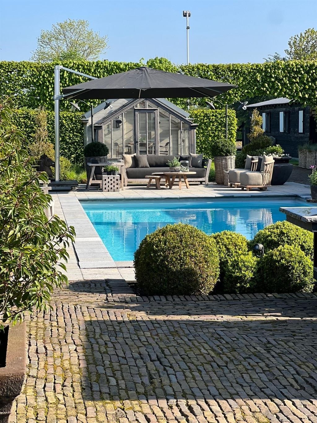 Landelijke villawoning met multifunctioneel aangrenzend gebouw foto 3