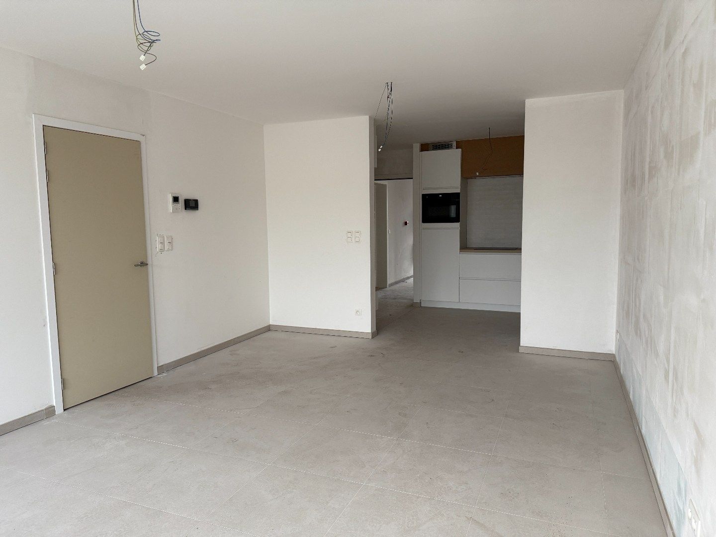 Instapklaar 2-slpk appartement met terras, autostplts en kelder foto 4