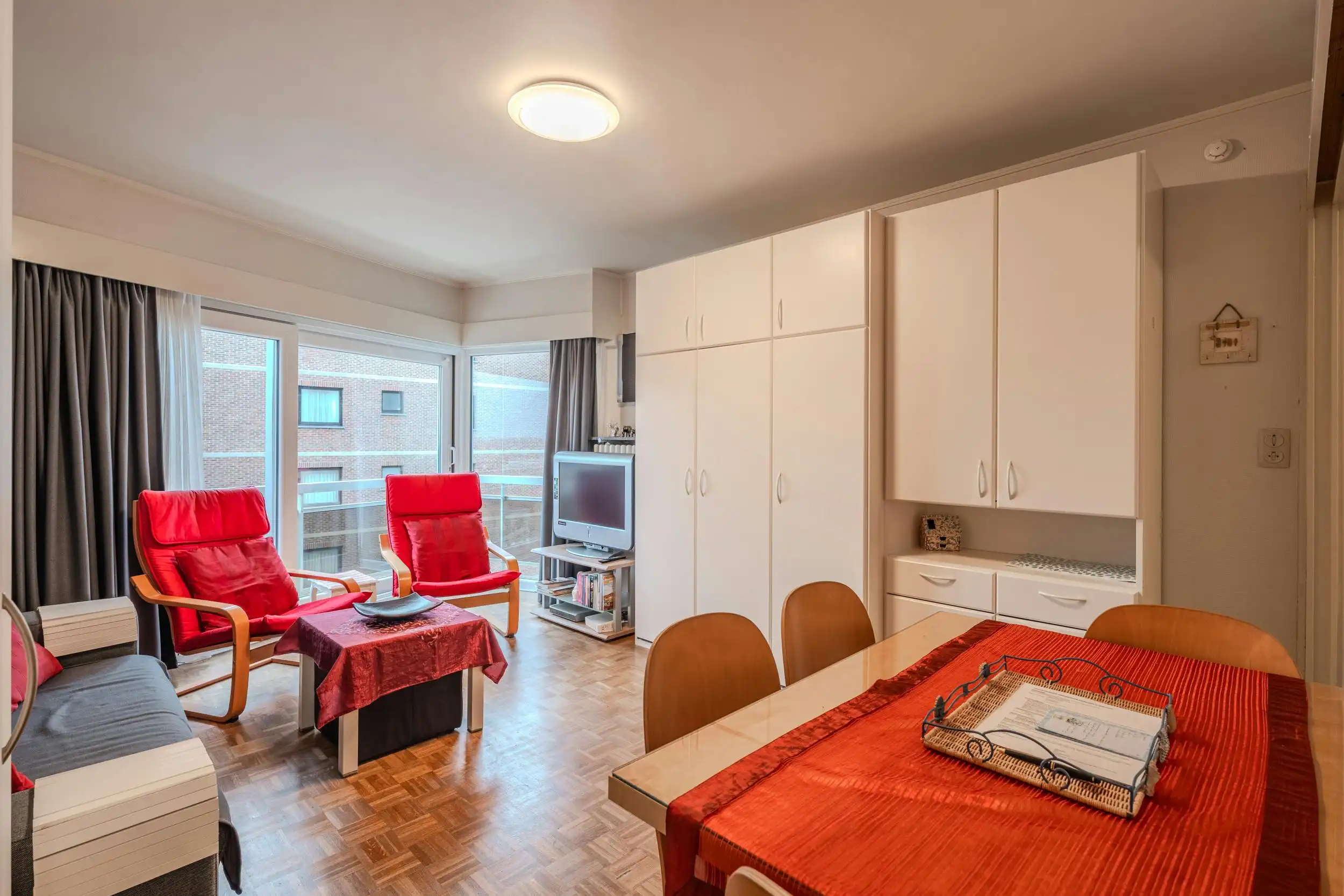 Studio met aparte slaapruimte en zijdelings zeezicht! foto 5