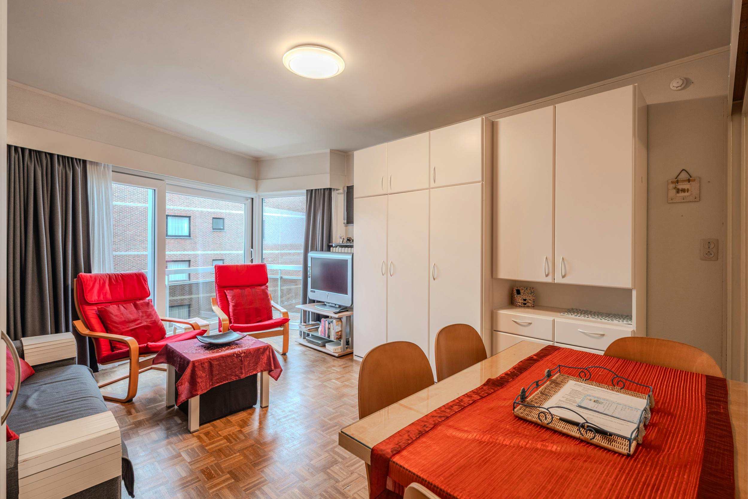 Studio met aparte slaapruimte en zijdelings zeezicht! foto 5