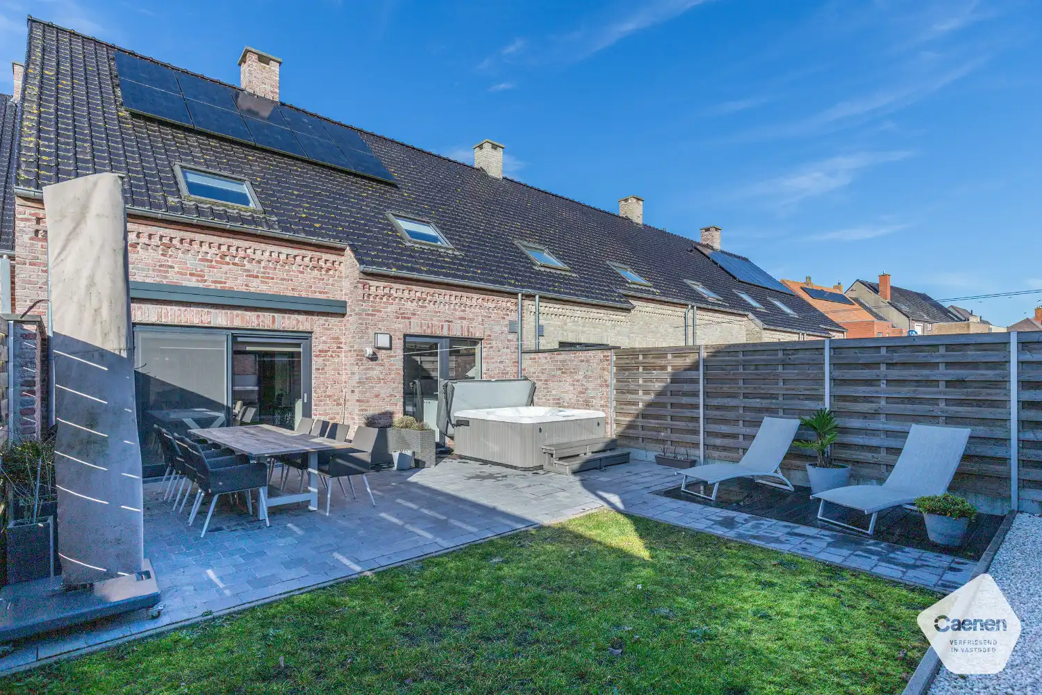 Recente en energiezuinige woning (2013) met 3 slaapkamers, inpandige garage en een uniek bijgebouw! foto 15