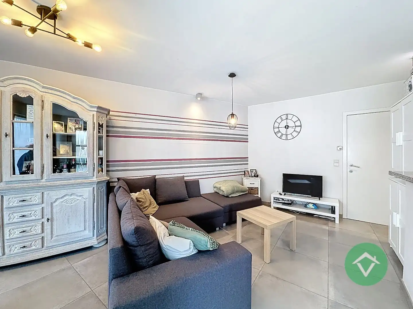 Volledig gerenoveerd handelspand met woonst en garage te Koekelare foto 4