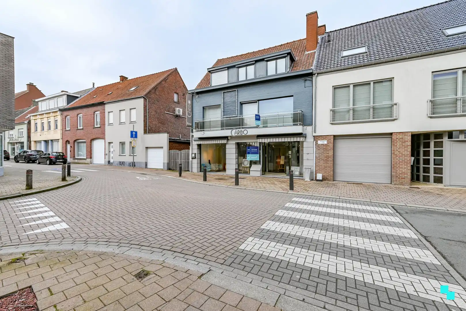 Bijzonder ruime handelswoning in centrum Lendelede foto 2