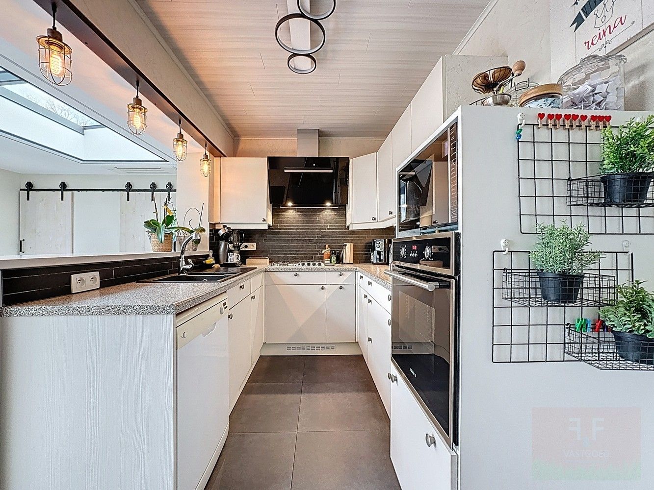 Instapklare, eigentijdse en energiezuinige bungalow met 3 slaapkamers, tuin en inpandige garage foto 12