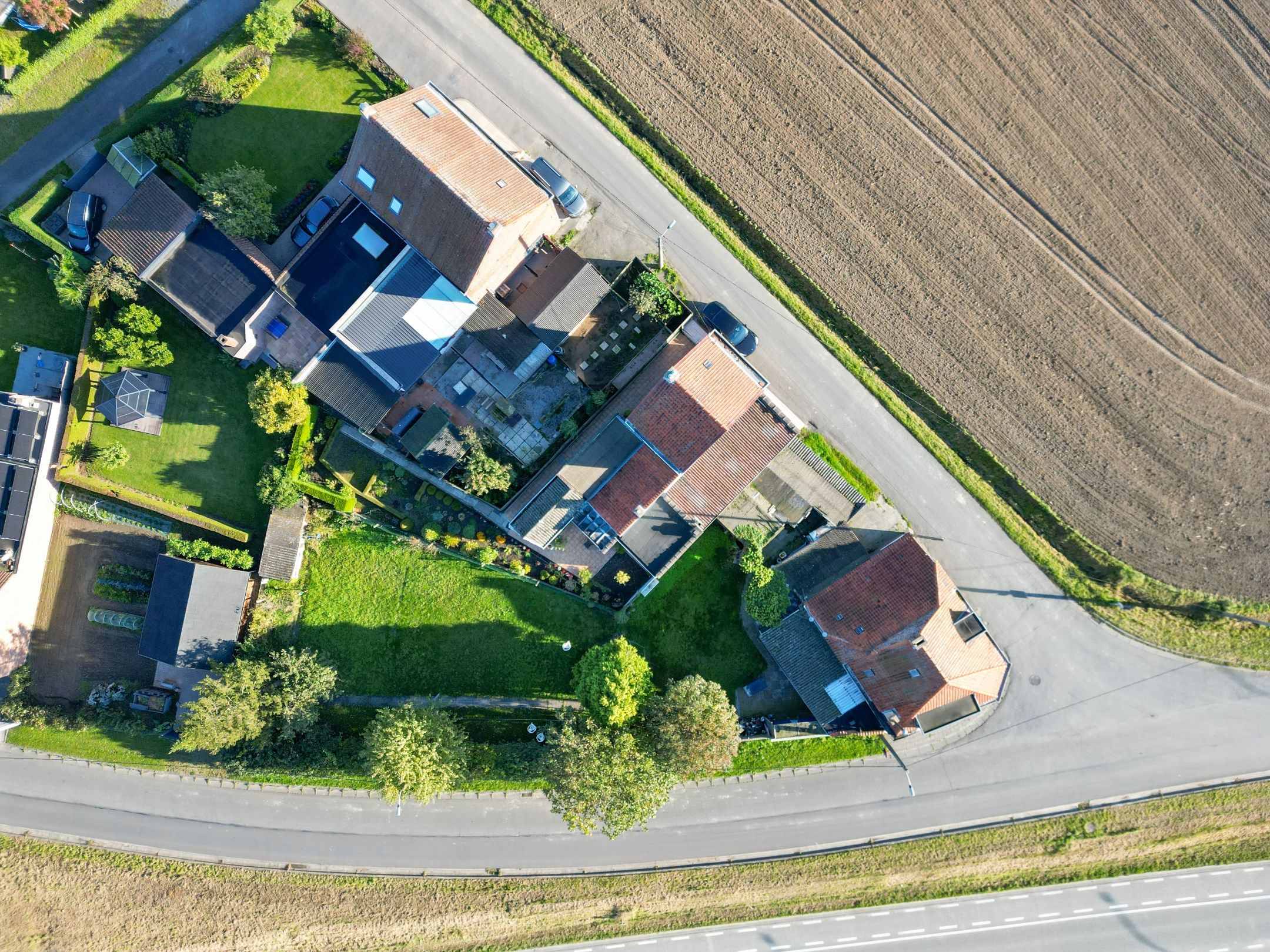 TE RENOVEREN HOEKWONING MET TUIN foto 21