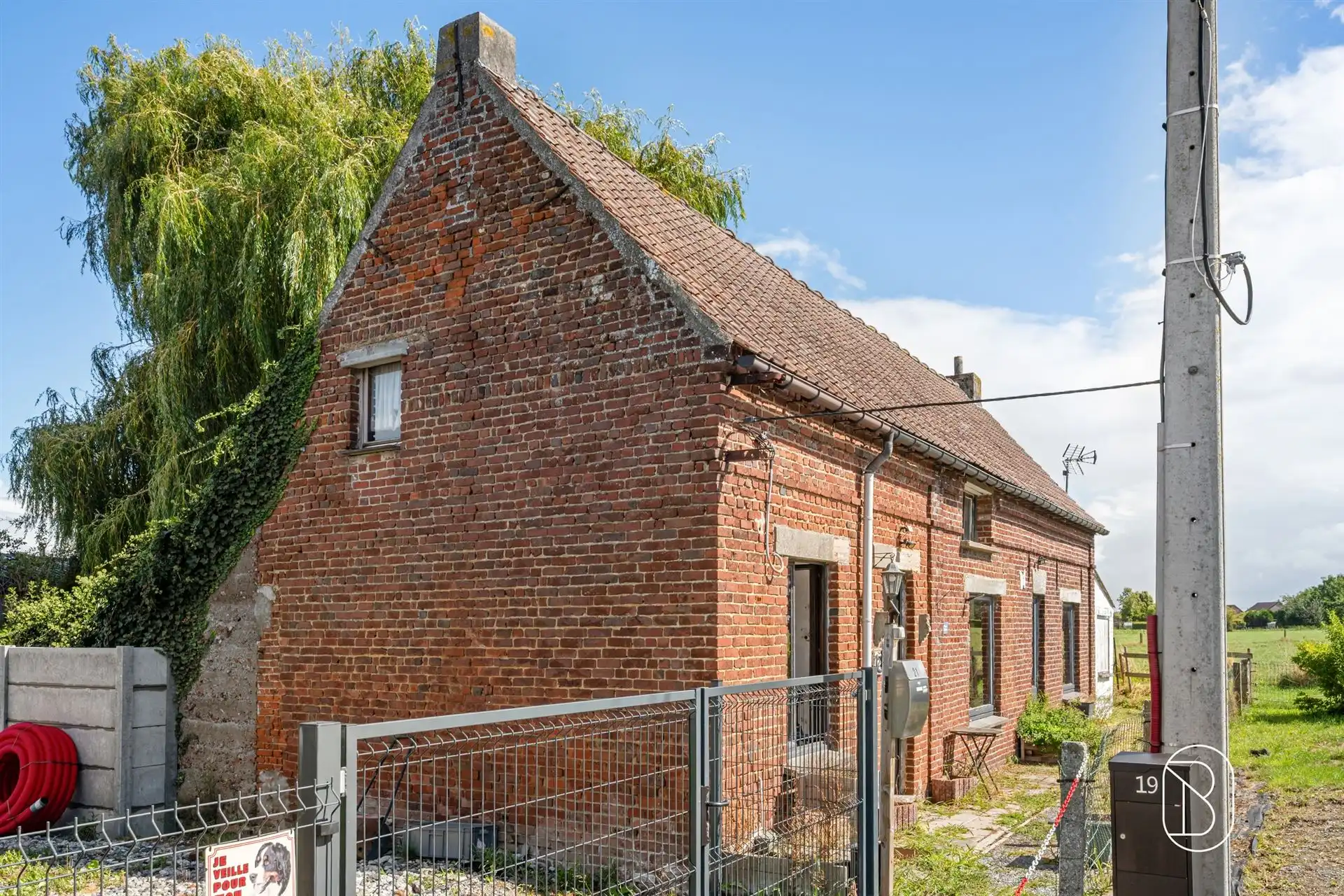Volledig te renoveren woning, veel potentieel! foto 24