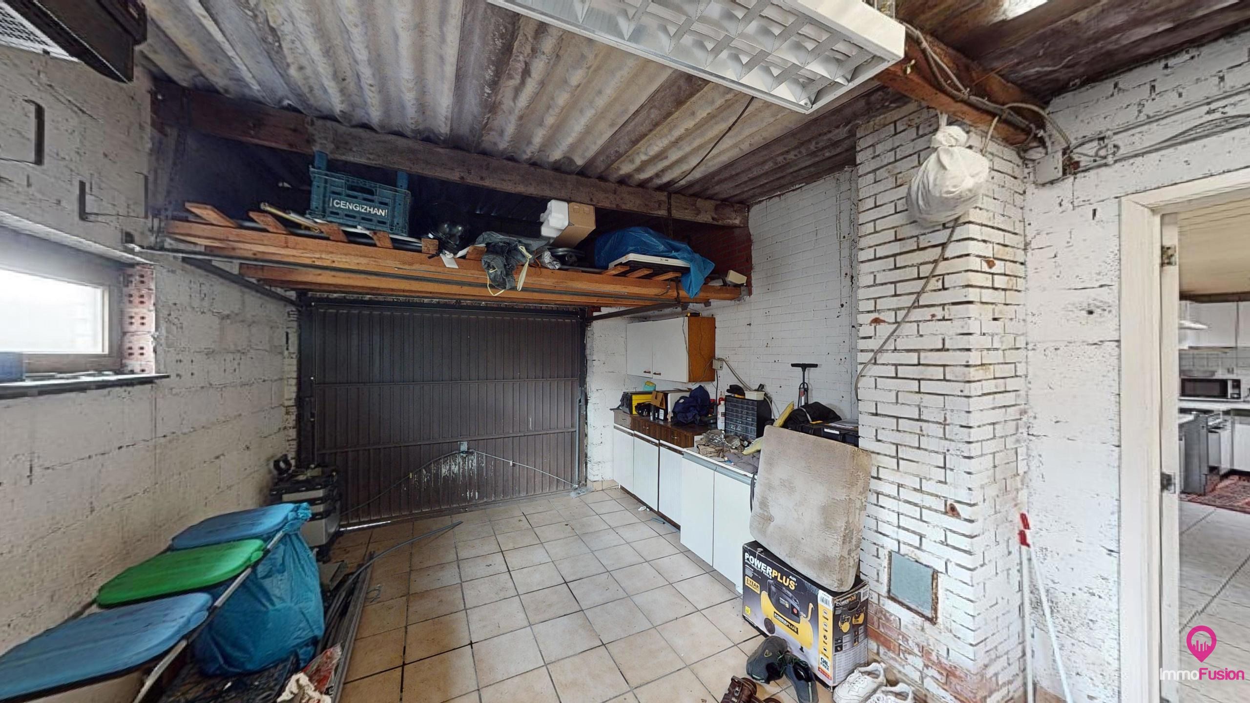 Te renoveren woning met potentieel te koop in Houthalen! foto 21