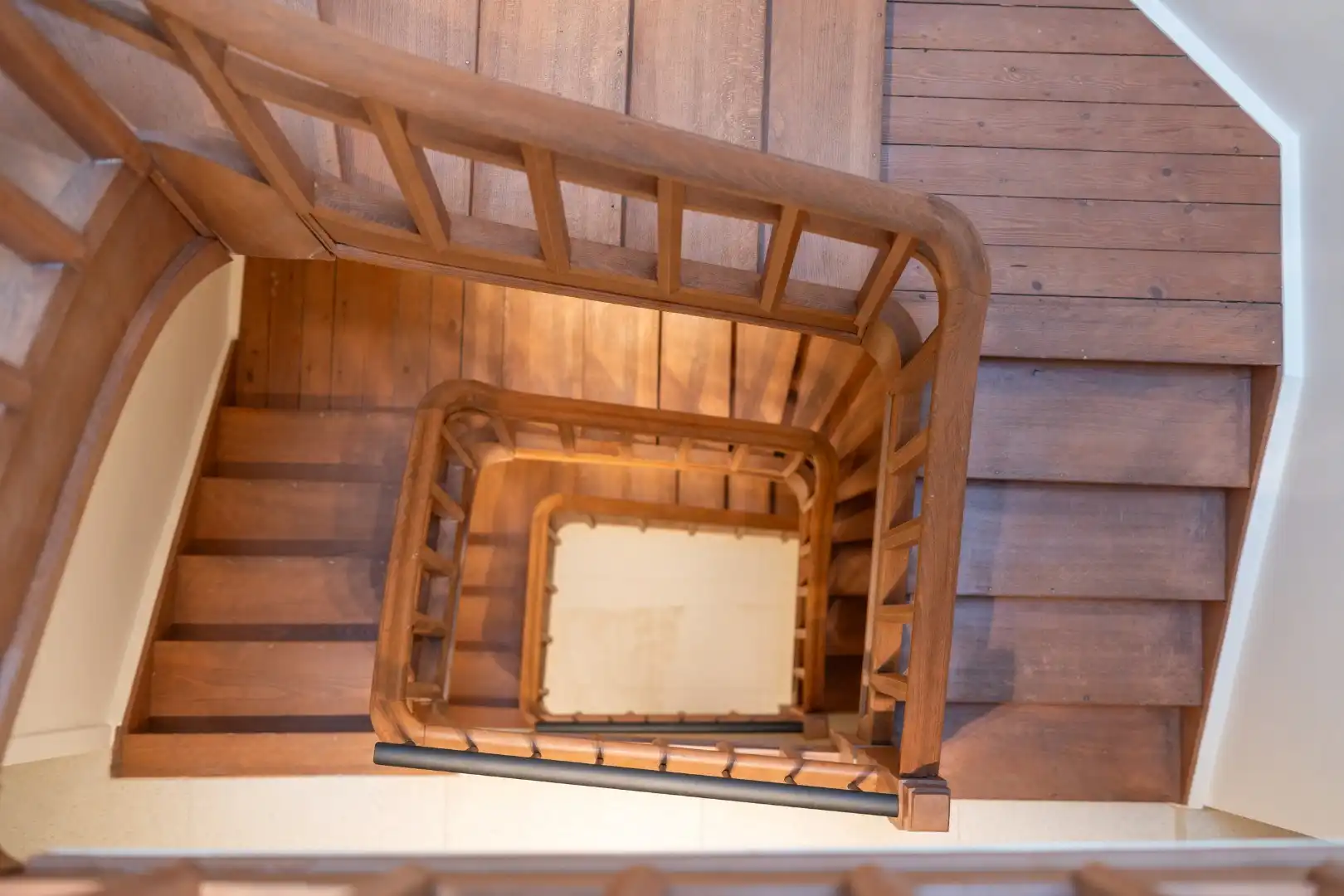 Appartement te koop in Oostende – hoge plafonds en karaktervolle architectuur nabij Achturenplein foto 14