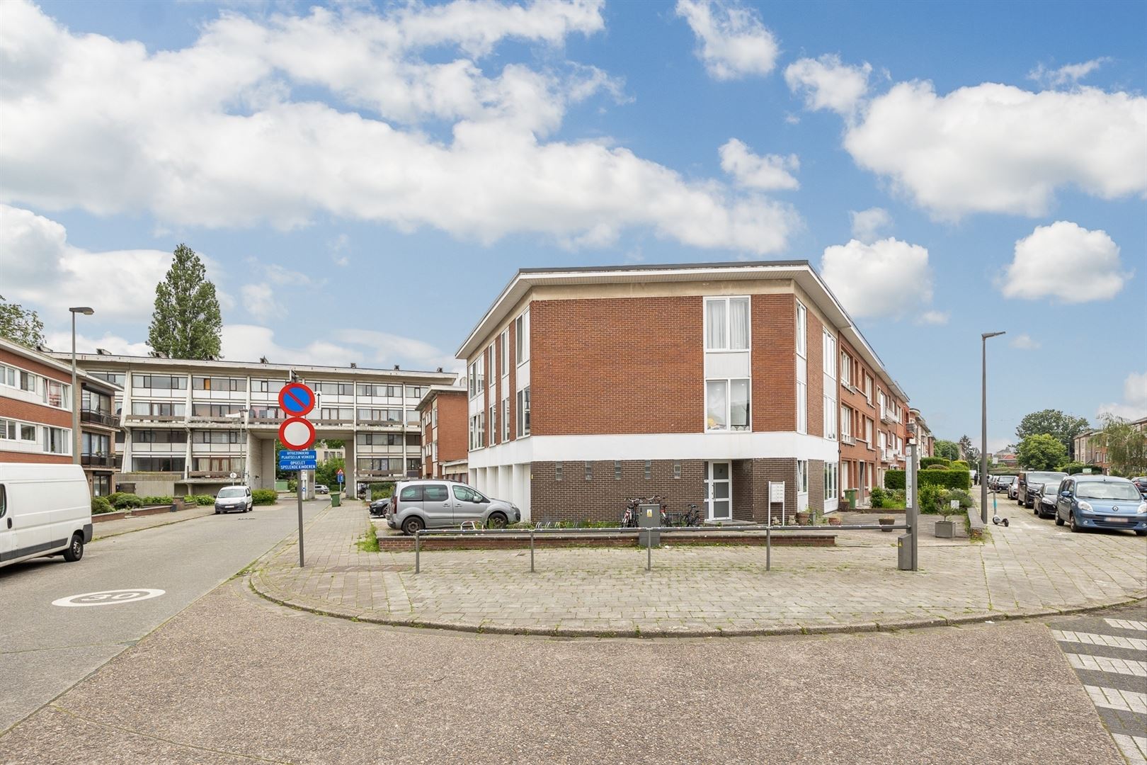 Gerenoveerd gelijkvloers 1-slaapkamer appartement met garagebox foto 23