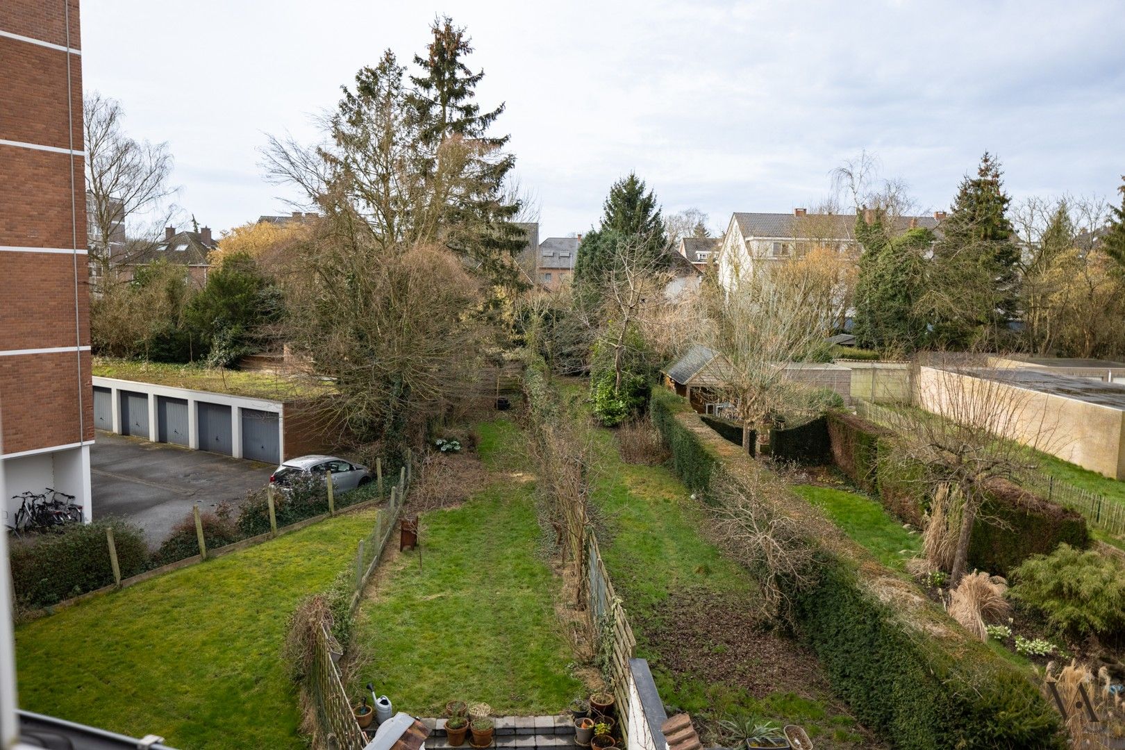 Gerenoveerde rijwoning met tuin in populaire buurt foto 15