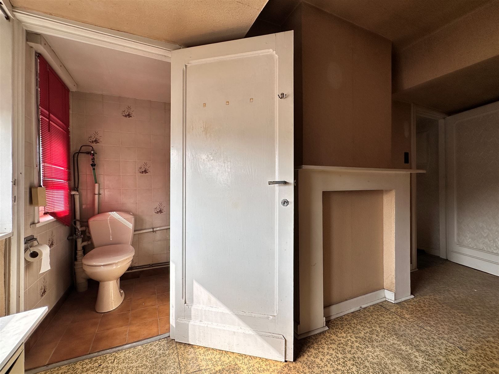 Te renoveren woning met potentieel gelegen in het landelijke Wichelen foto 12