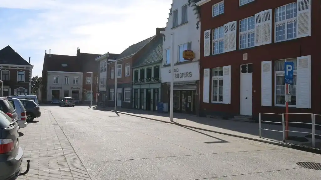 Overname instapklare broodjeszaak en automatenshop in Oedelem foto 9