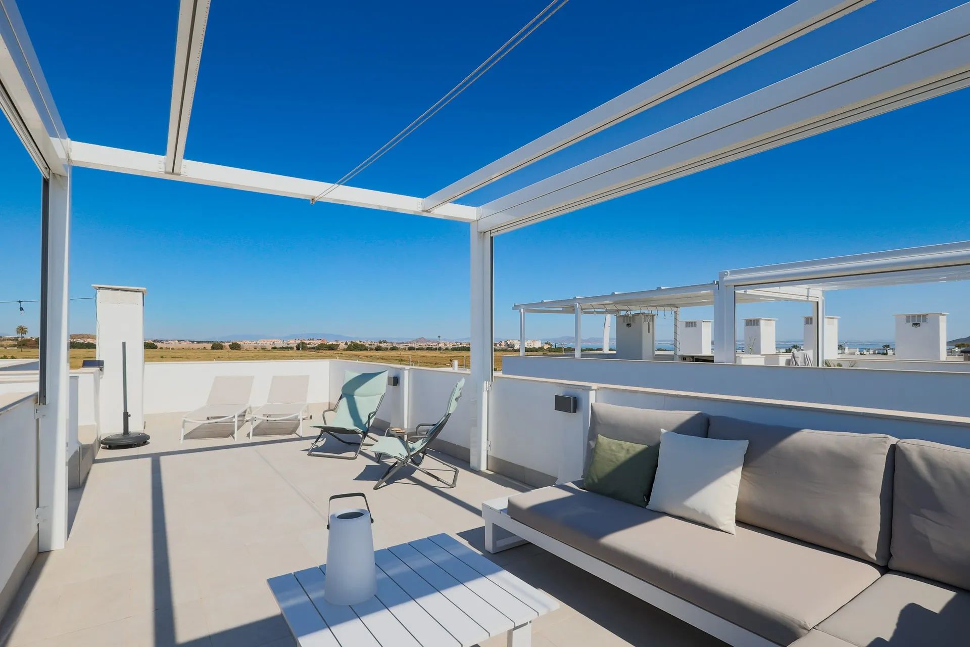 Direct genieten: instapklaar penthouse op toplocatie aan de kust foto 35