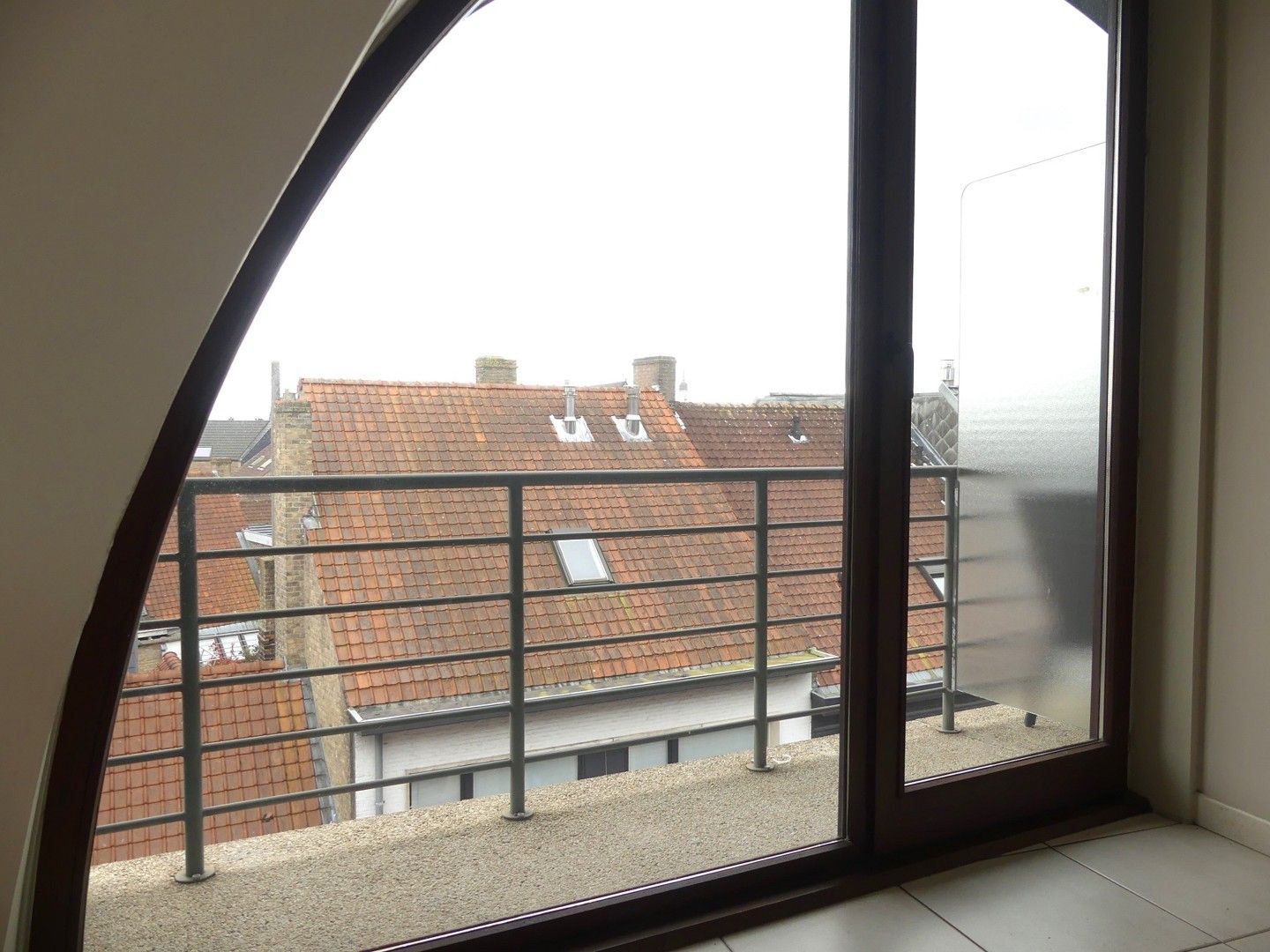 Ruim en lichtrijk appartement in het historische centrum van Veurne foto 7