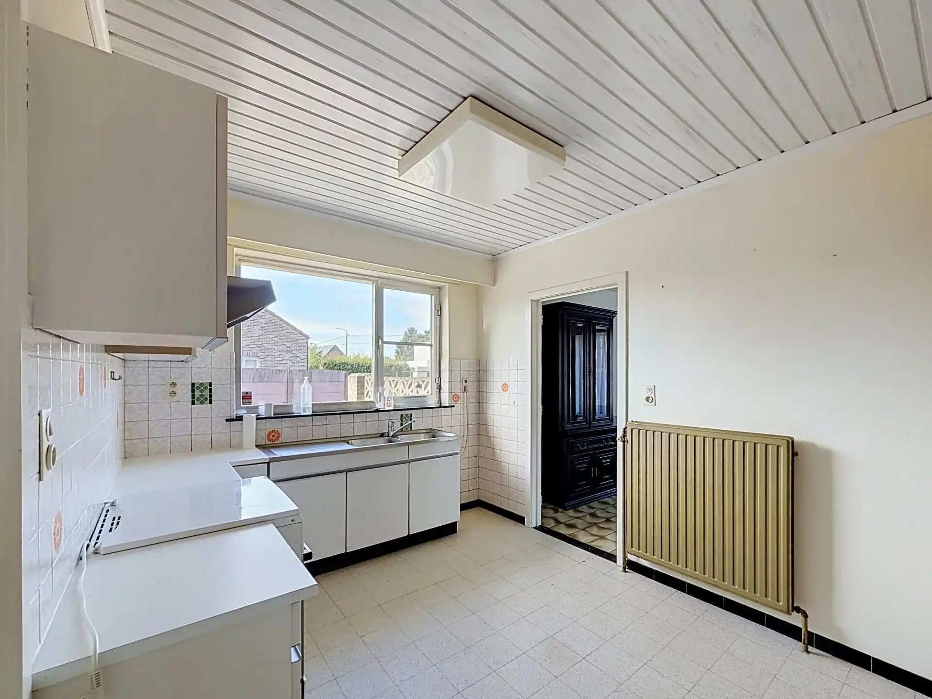 Te renoveren gelijkvloerse woning met 3 slaapkamers op een ruim perceel. foto 10