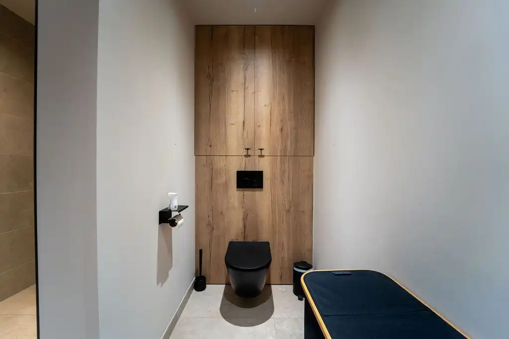 PRACHTIG GERENOVEERDE WONING MET 3 SLAAPKAMERS, 2 BADKAMERS, INPANDIGE GARAGE EN PAARDENSTALLINGEN MET ENERGIEZUINIG EPC TE WIJER (NIEUWERKERKEN)  foto 17