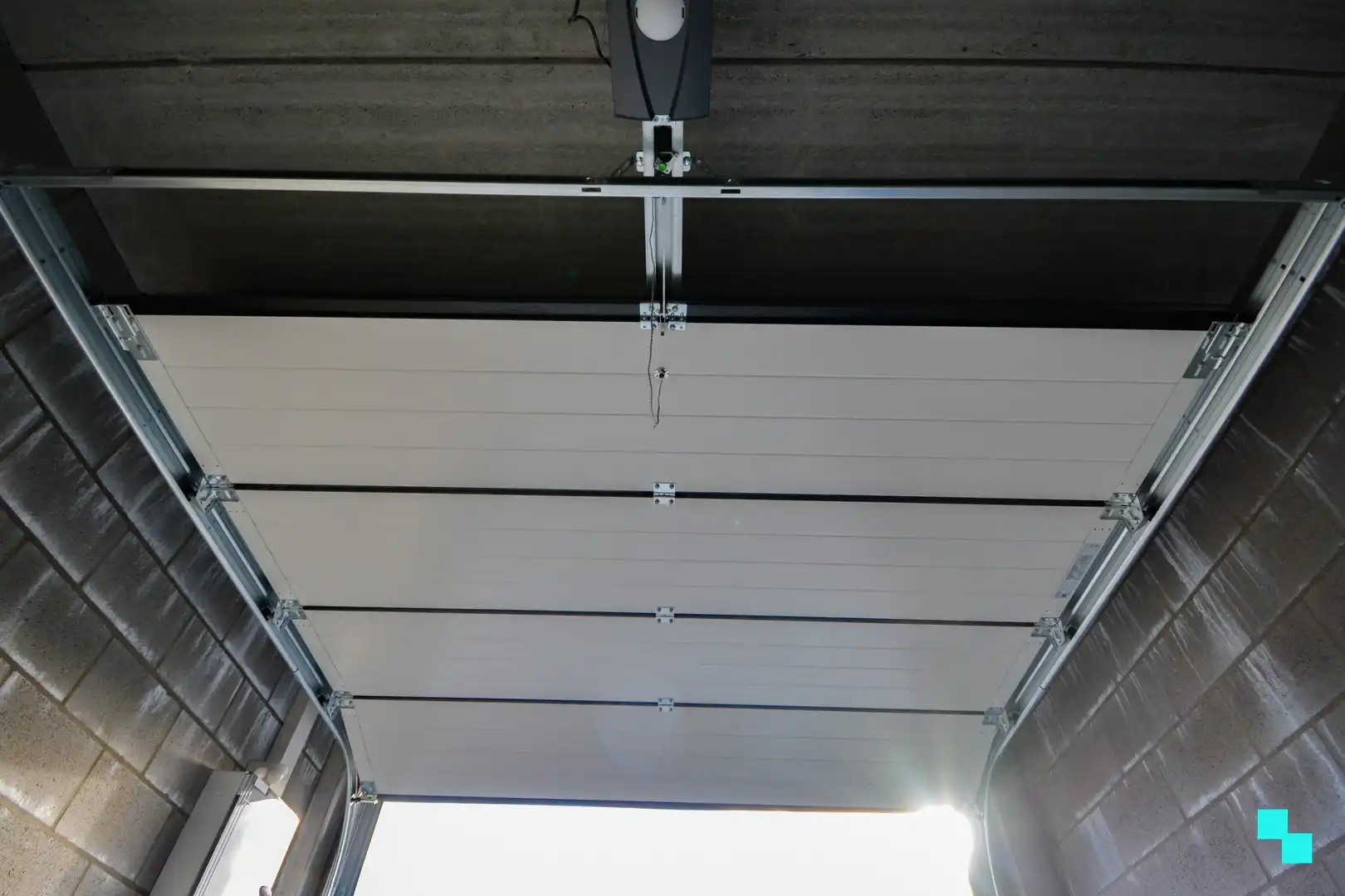 Recente dubbele garagebox te huur in Houthulst foto 6