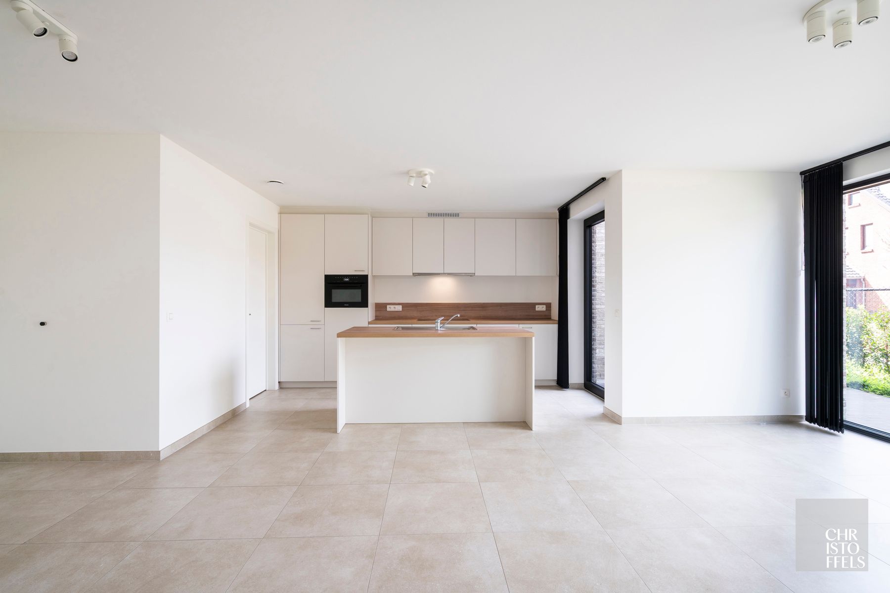 TE HUUR - Gelijkvloers nieuwbouwappartement in Zutendaal-centrum!  foto 3