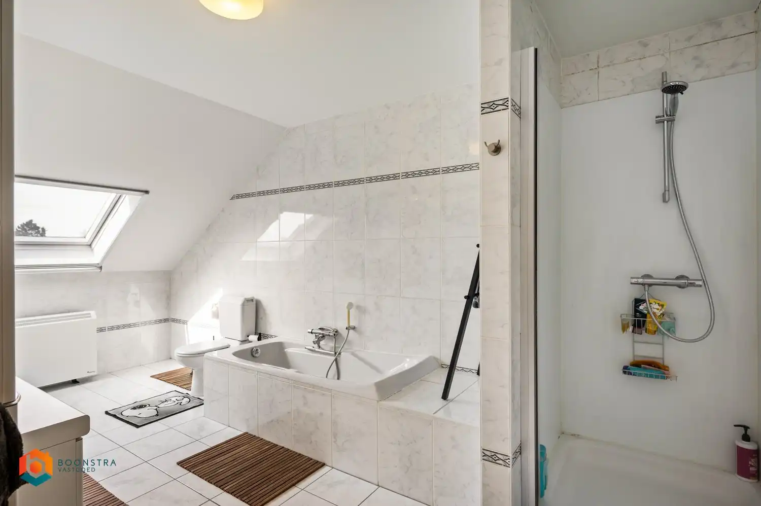 Ruim 3 slpkr app met terras, autostaanplaats en 2 garages foto 22