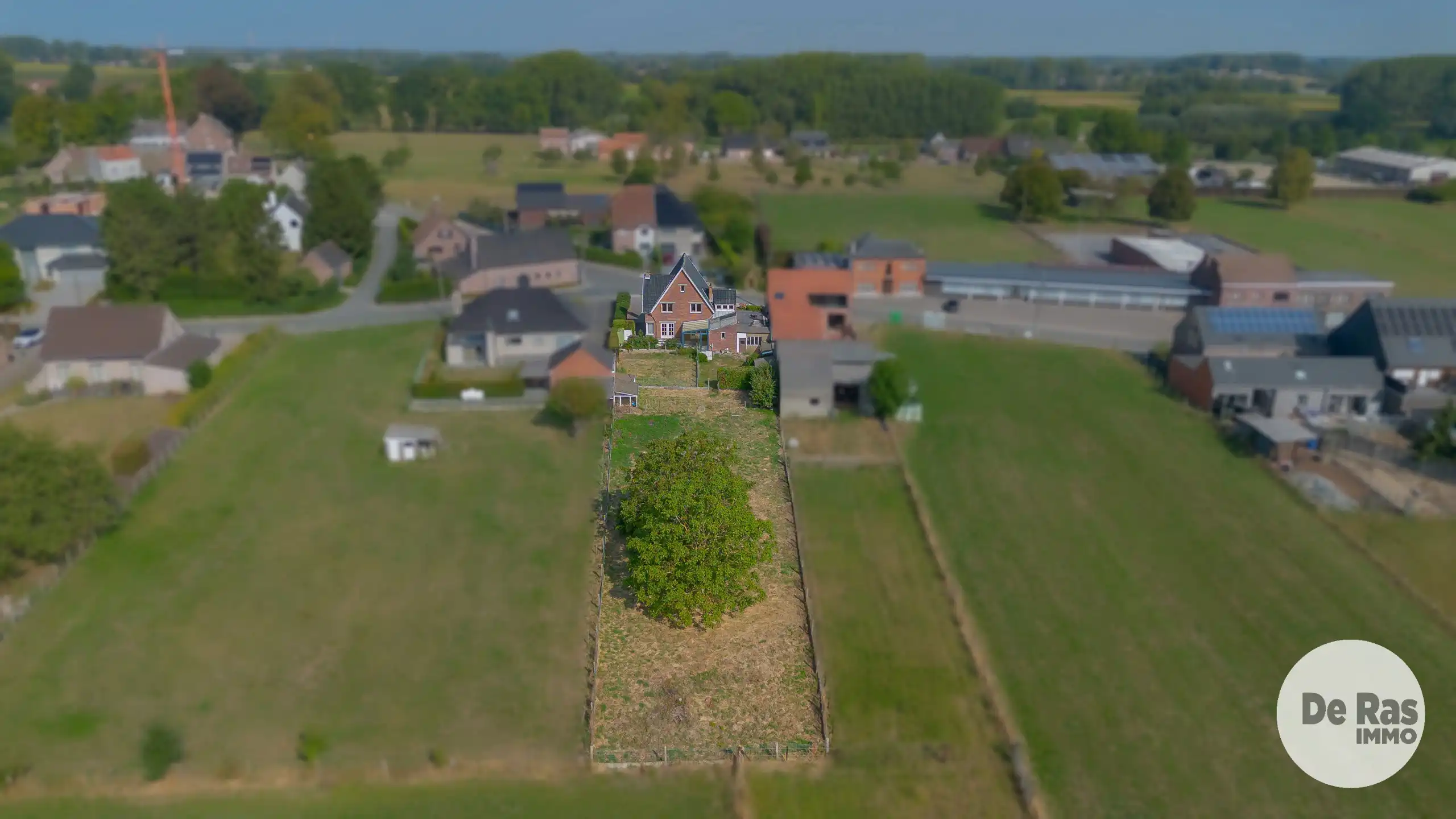 VLEKKEM- Ruime woning met 4 slaapkamers en uitgestrekte tuin foto 4