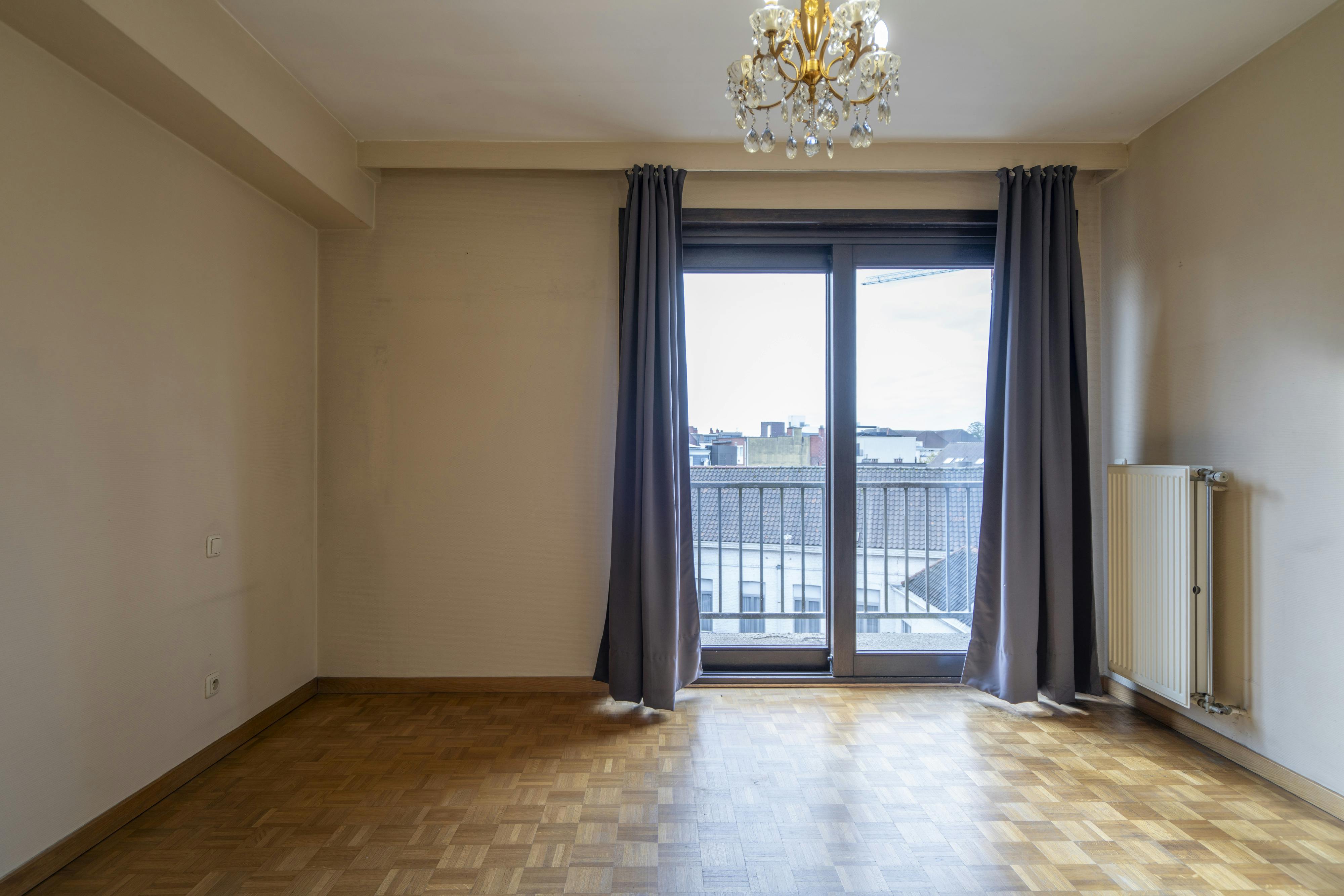 Te koop: lichtrijk 2-slaapkamerappartement in Kortrijk foto 9