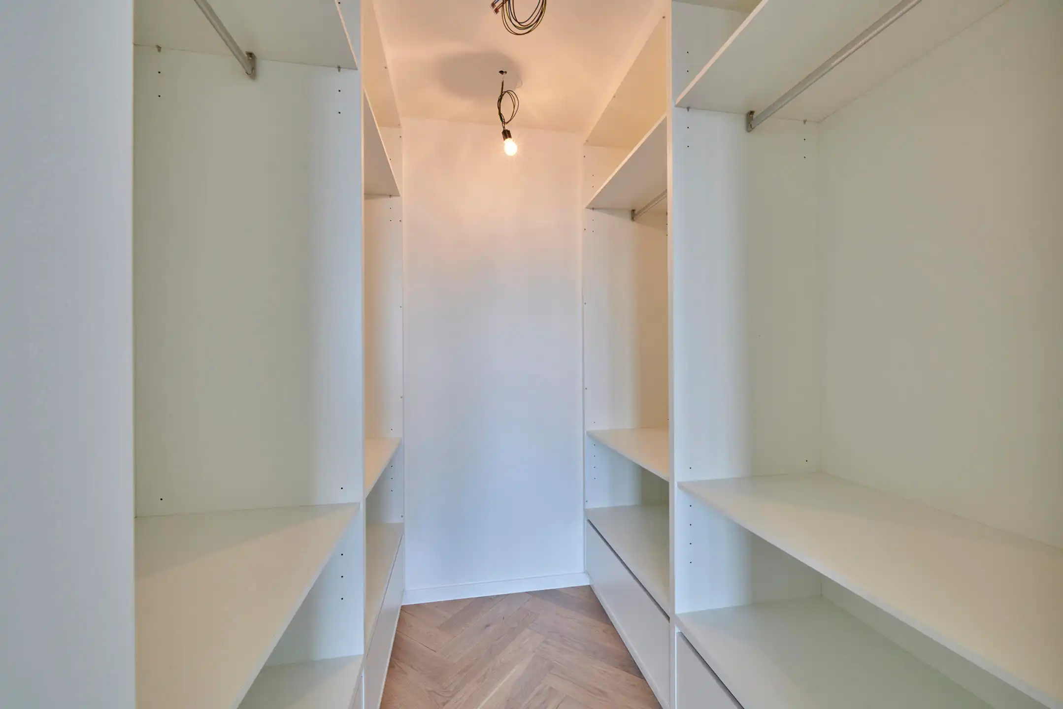 UNIEK APPARTEMENT MET WIJDS UITZICHT OVER DE STAD foto 13