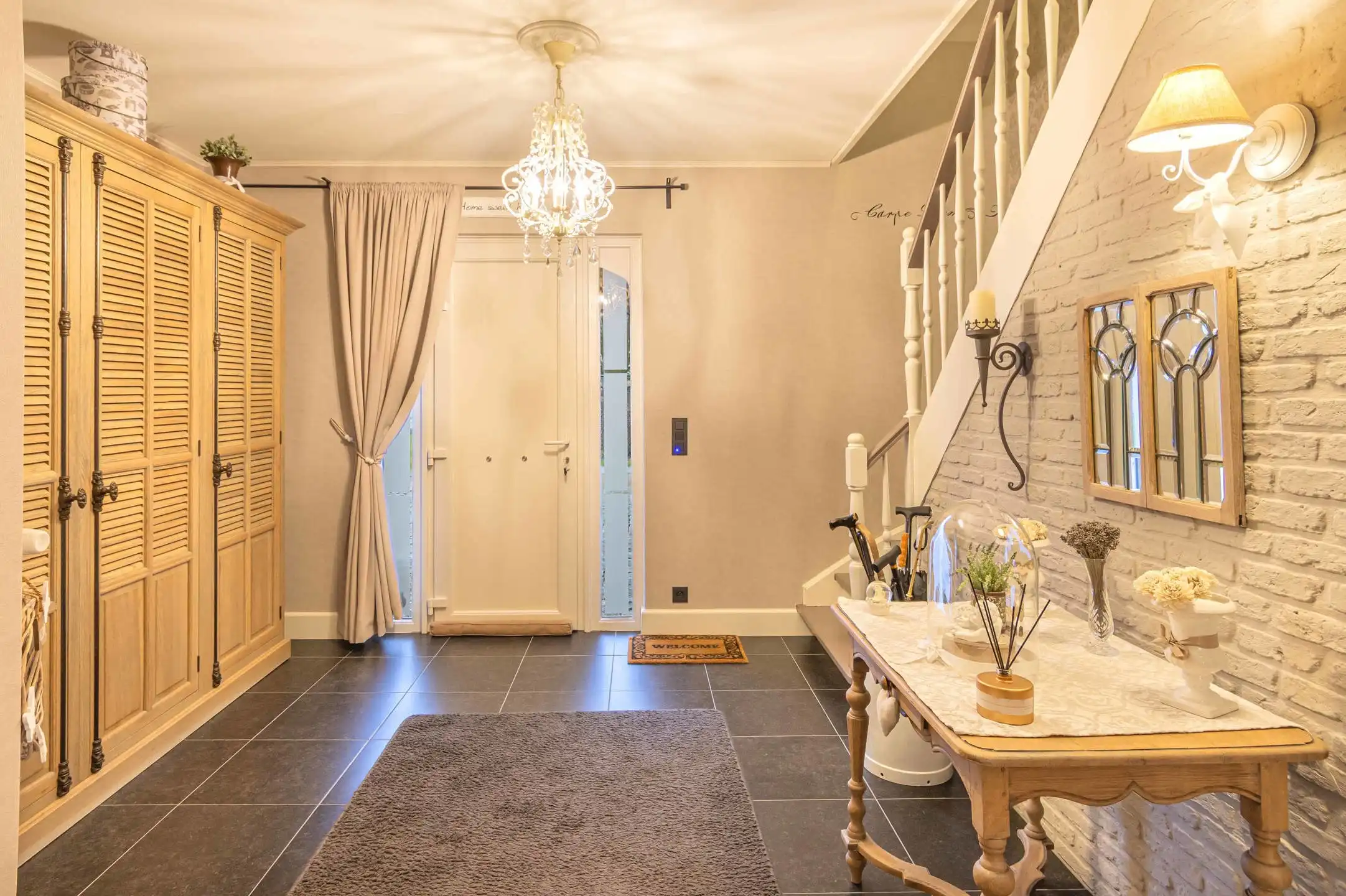 Knappe villa in landelijke stijl met uitgestrekt uitzicht foto 2