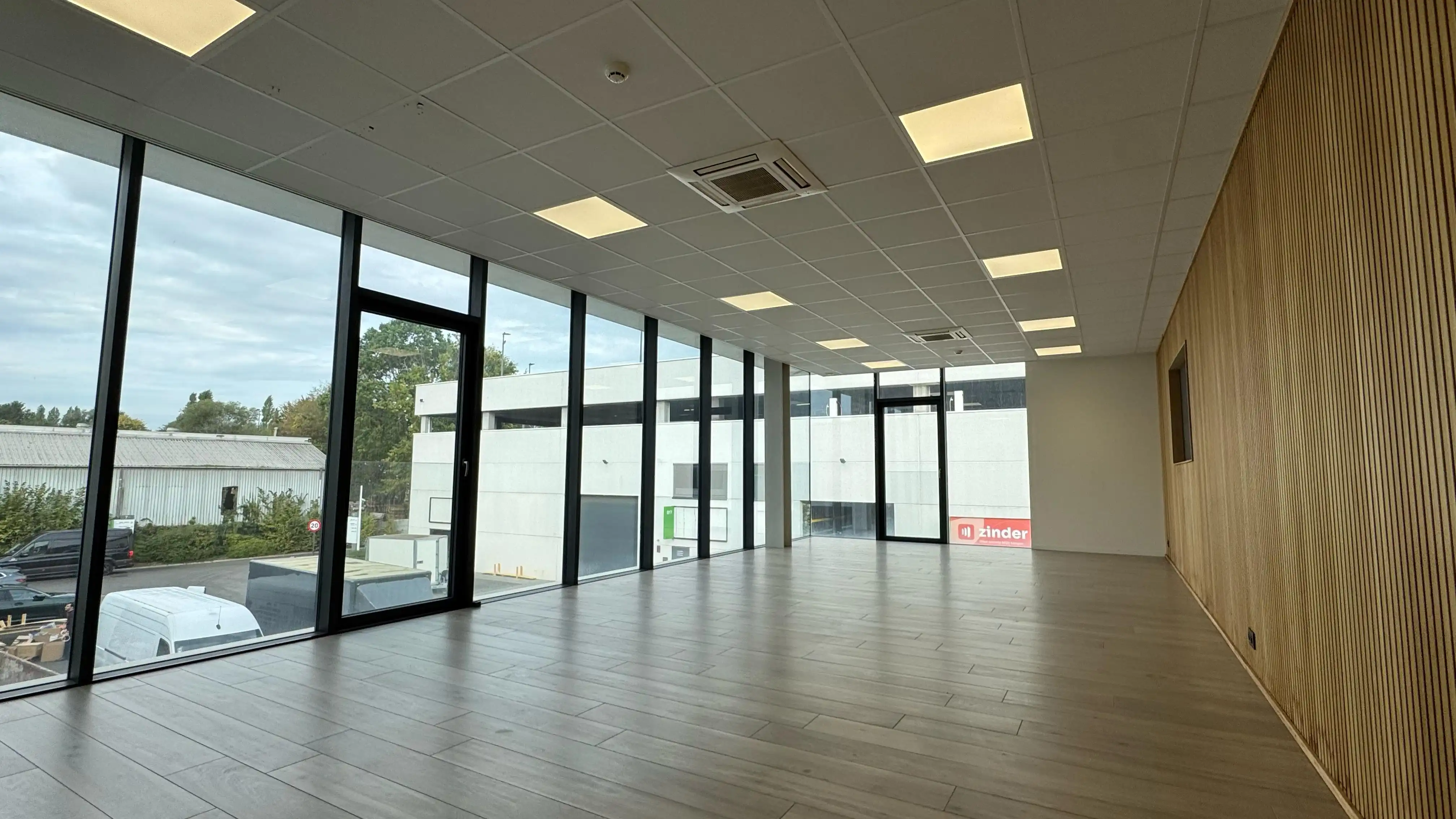 Standingvol bedrijfsgebouw foto 6