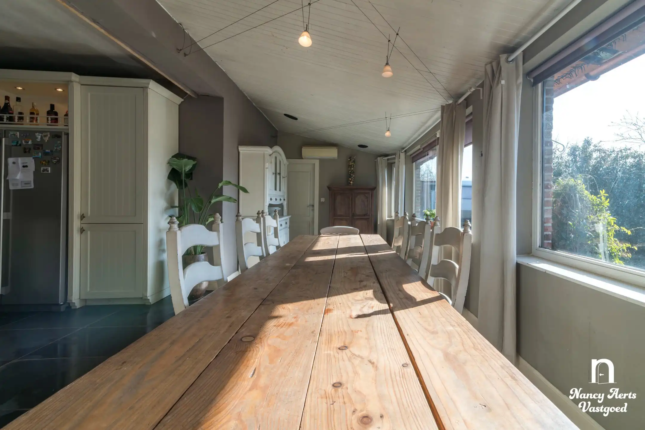 Ruime halfopen woning met tuin en veel potentieel foto 8