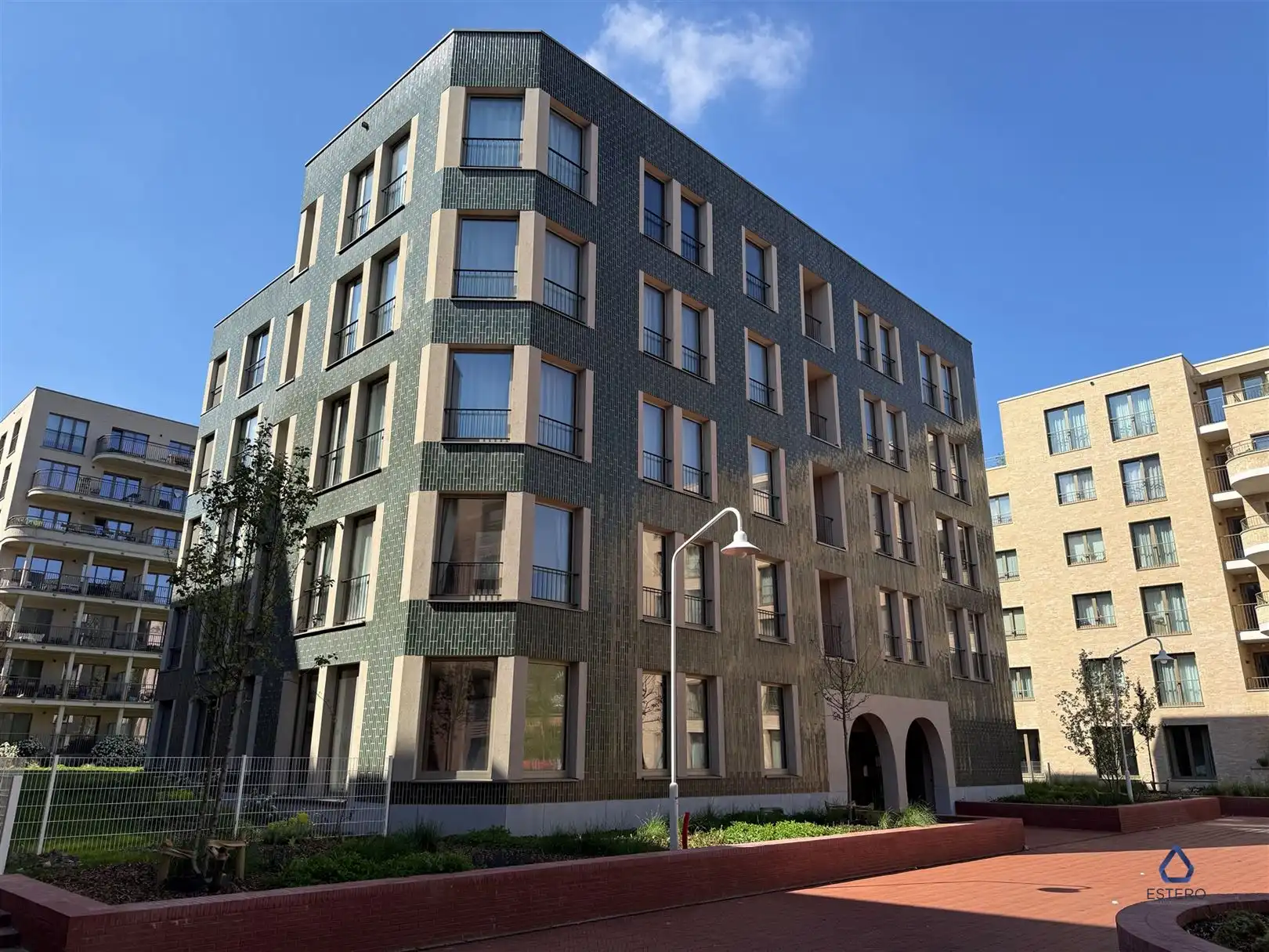 Modern nieuwbouwappt 2-SLK met terras te Tour & Taxis foto {{pictureIndex}}