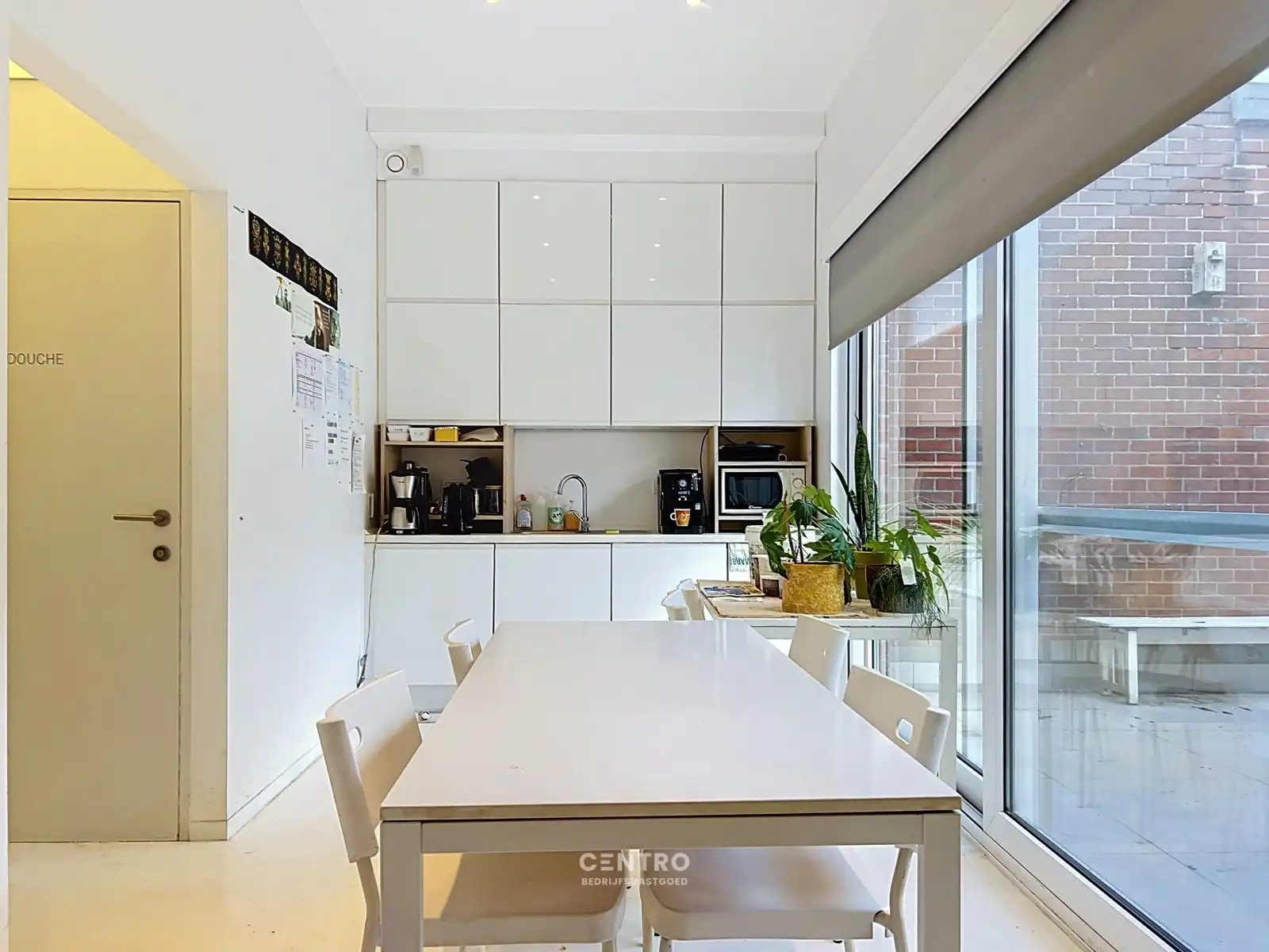 Ruimtelijk magazijn met toonzaal, kantoor en woonst te Lichtervelde, ideaal voor wonen én werken op een perceel van 1.002m²! foto 19