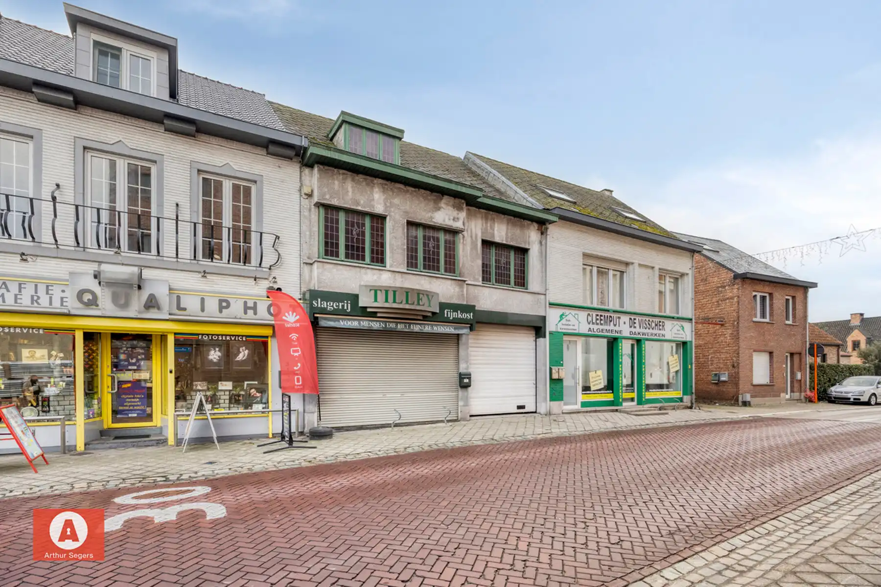 Te renoveren Handelshuis met woonst en inpandige garage.  foto 3