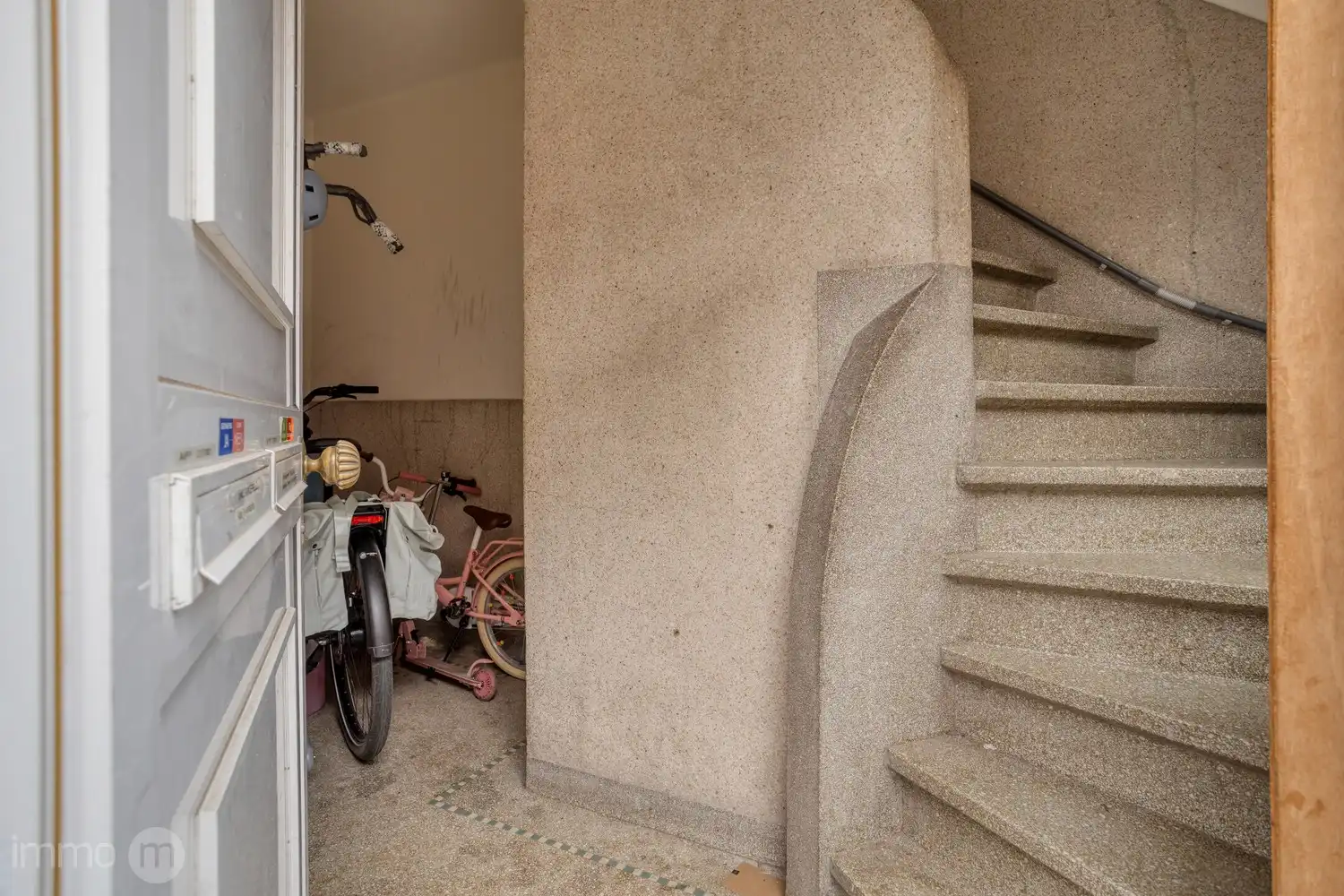 OPBRENGSTEIGENDOM MET 3 RUIME APPARTEMENTEN OP TOPLOCATIE AAN DE TIENSEPOORT foto 3