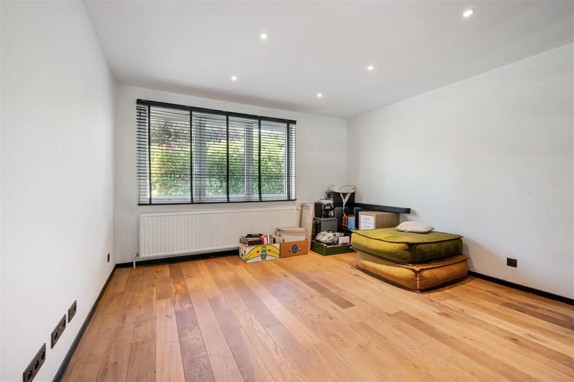Prachtige HOB met vier slaapkamers, bureau en grote tuin foto 8