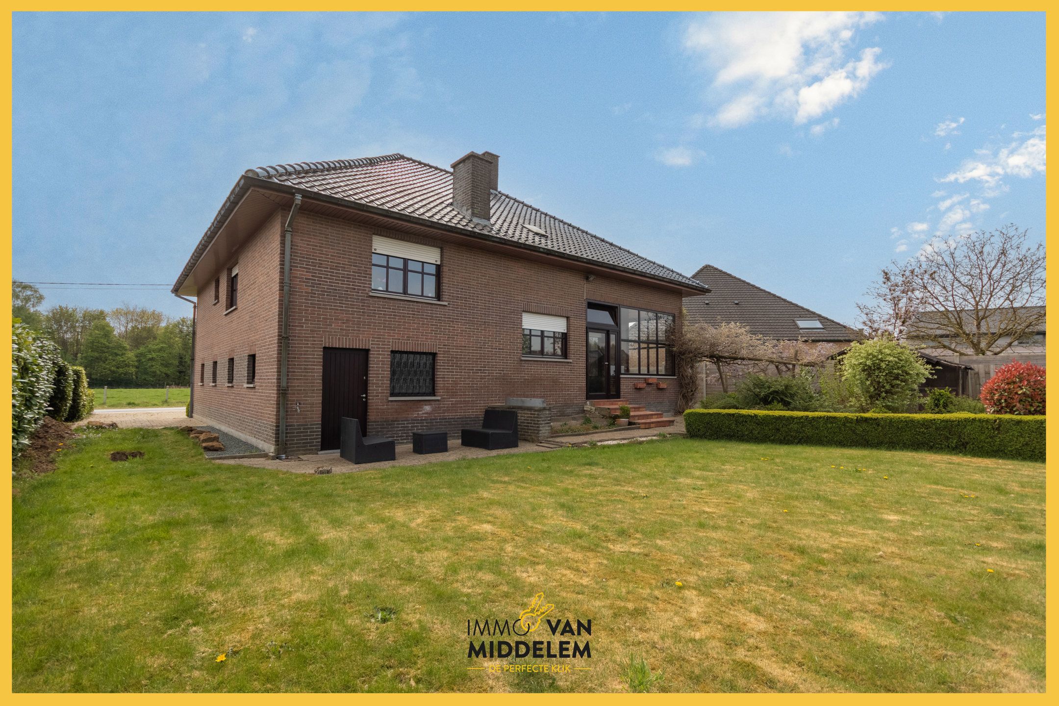 GROTE KARAKTERVOLLE WONING MET GARAGE EN TUIN foto 2