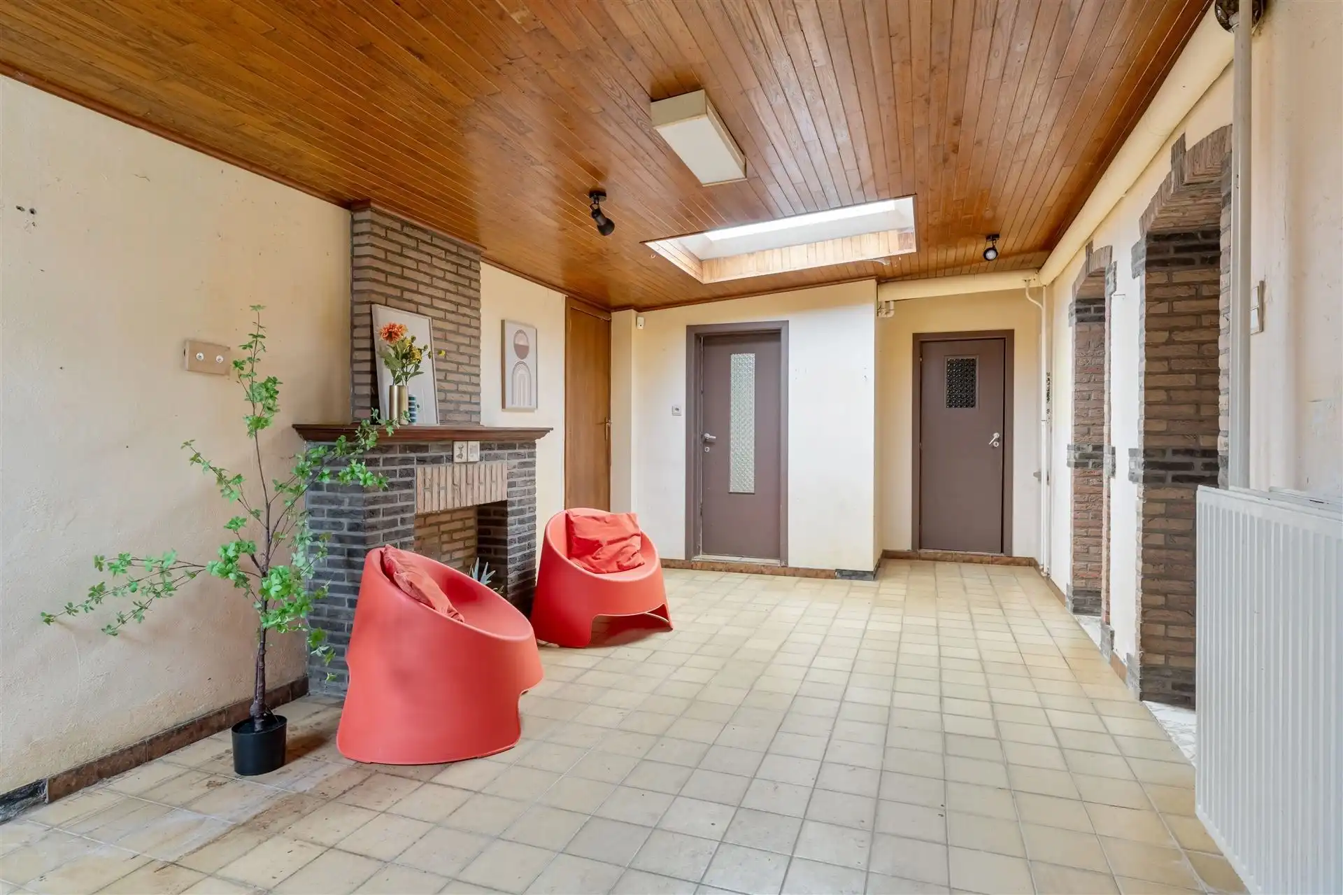 Renovatiewoning met garage en tuin. foto 13