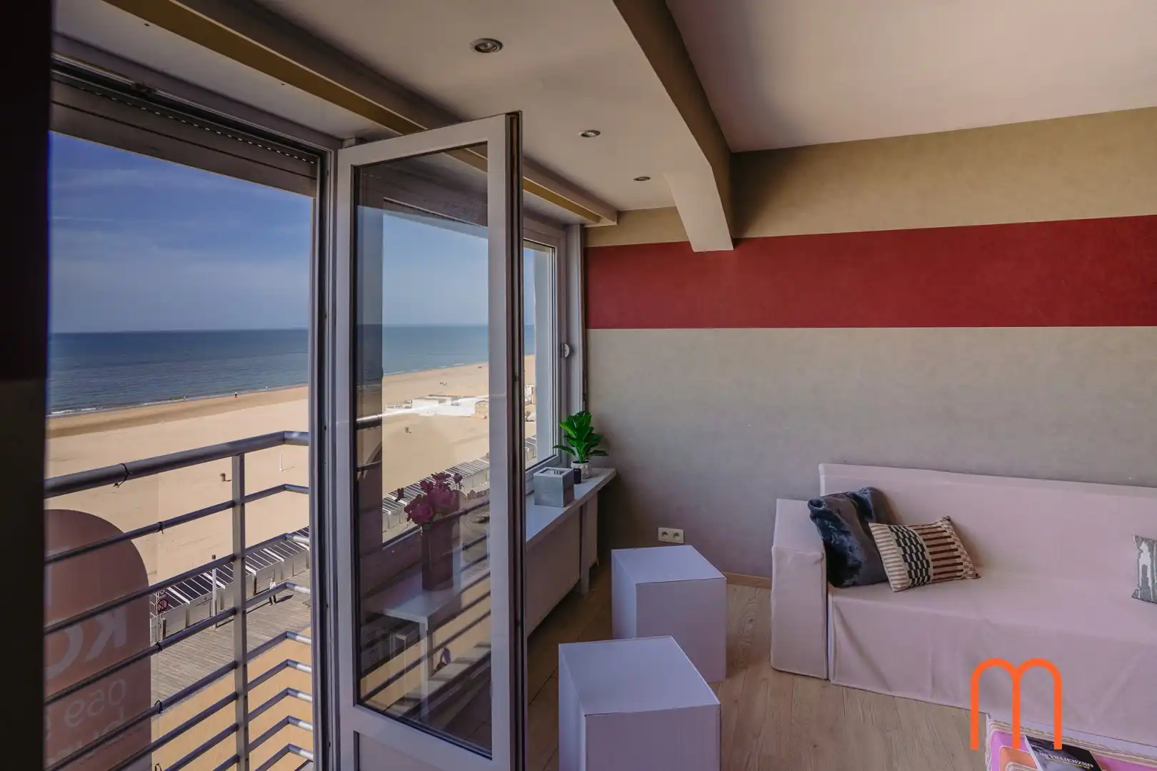 Appartement te koop op de Zeedijk in Mariakerke (Oostende) met frontaal zeezicht foto 3